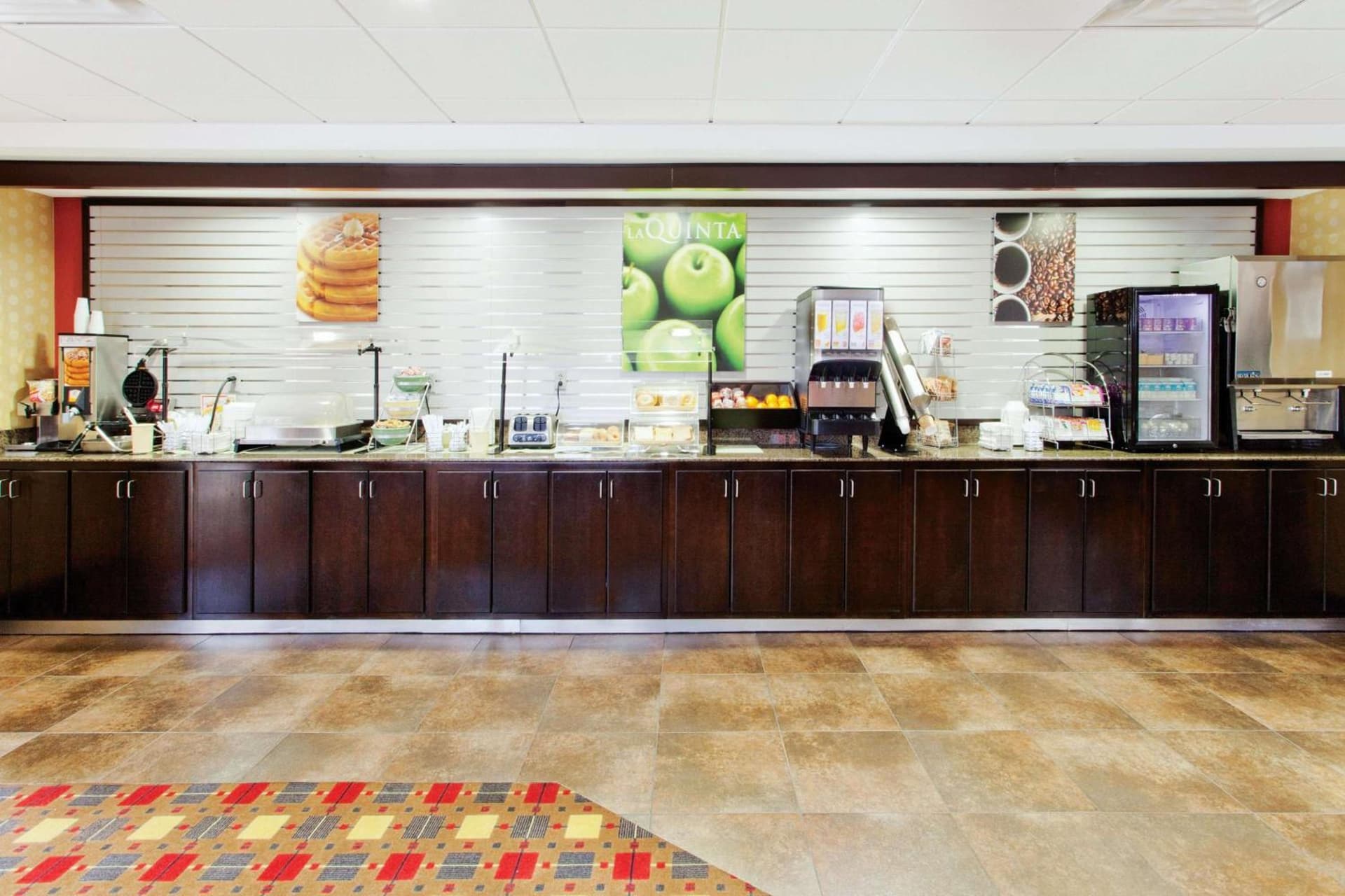 La Quinta by Wyndham Warner Robins - Robins AFB gallery photo in Warner Robins, GA — image 6