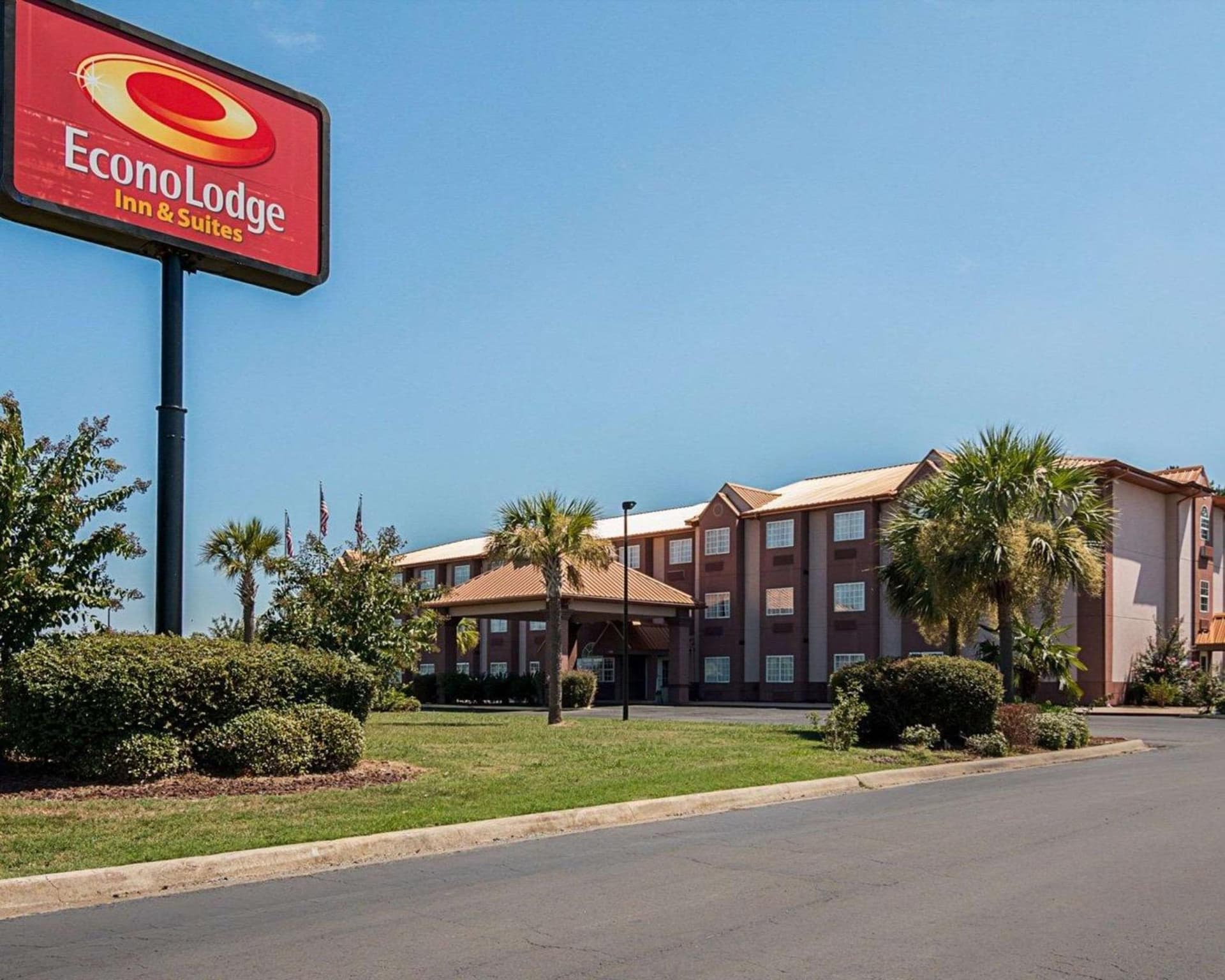 Econo Lodge Inn & Suites Natchitoches interior in Natchitoches, LA — gallery photo 2