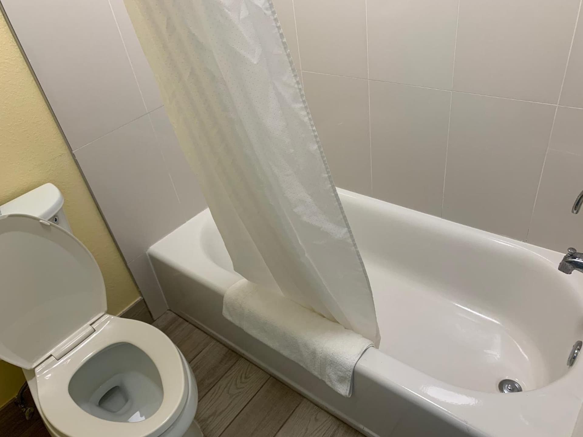 SureStay Plus by Best Western Beaumont gallery photo in Beaumont, TX — image 8