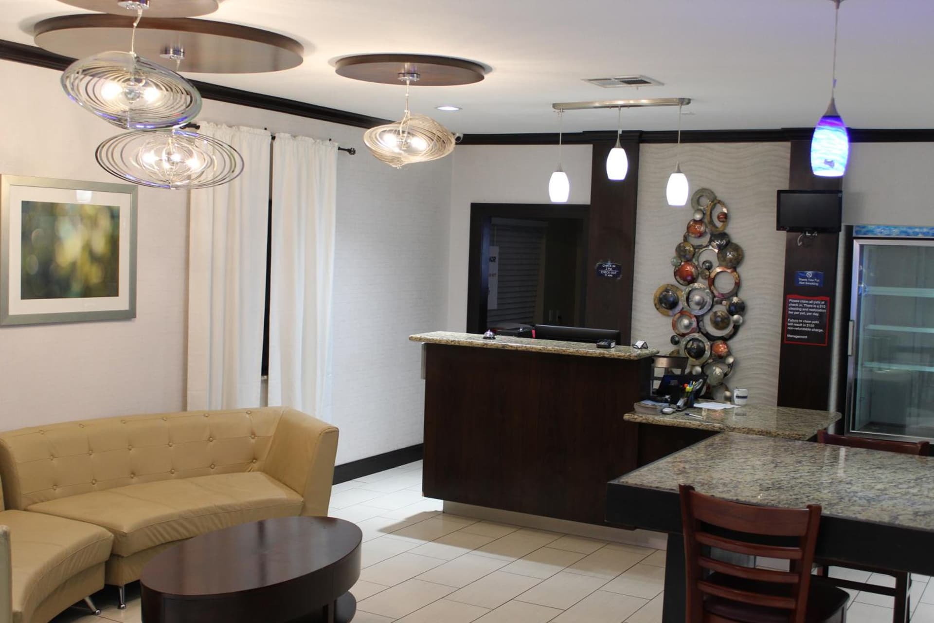 Horizon Inn & Suites interior in Pearsall, TX — gallery photo 2