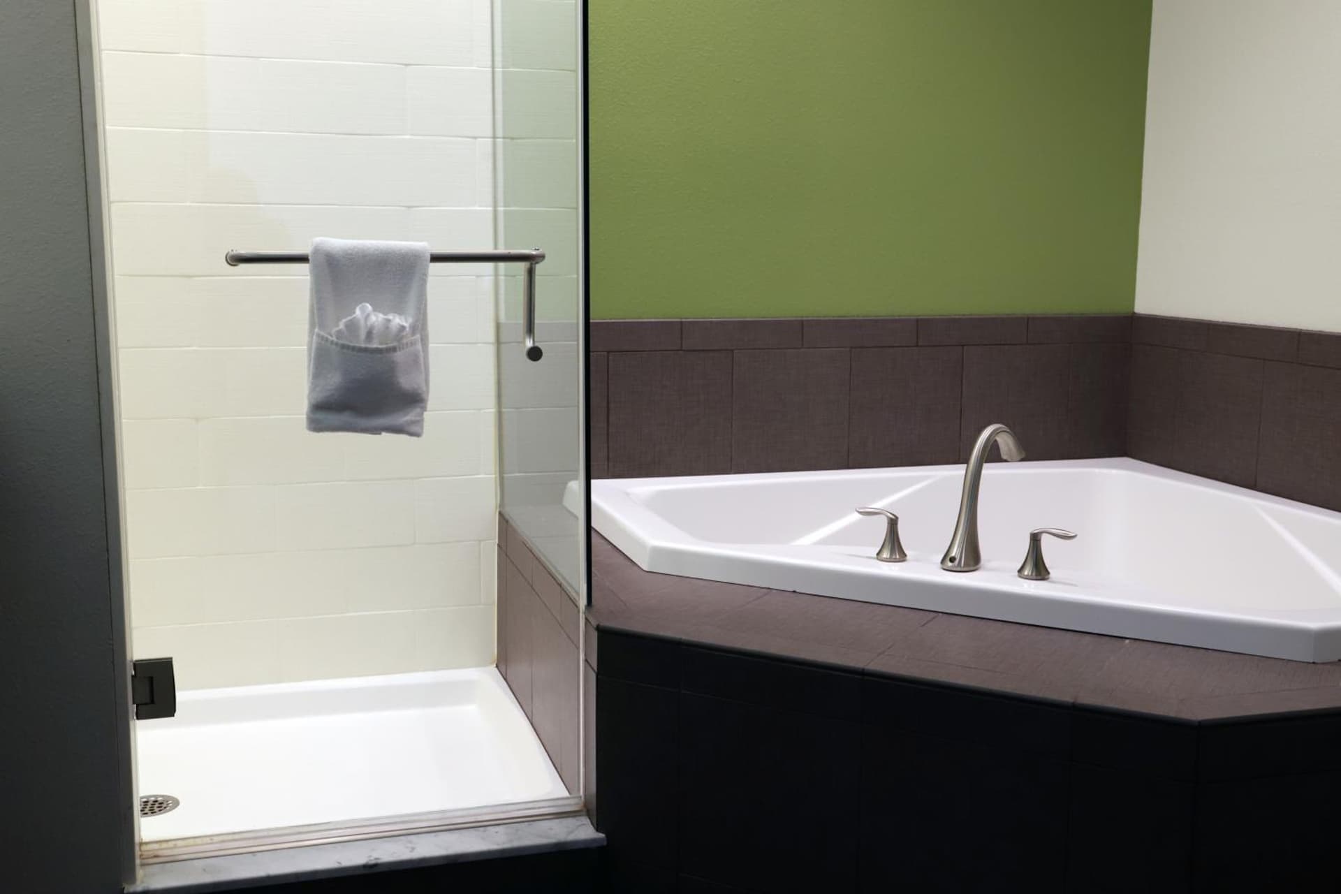 Sleep Inn & Suites Belmont - St. Clairsville property views in Belmont, OH — gallery photo 3