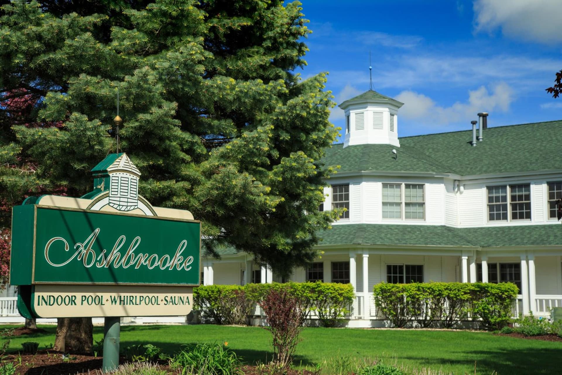 Ashbrooke Hotel interior in Egg Harbor, WI — gallery photo 2