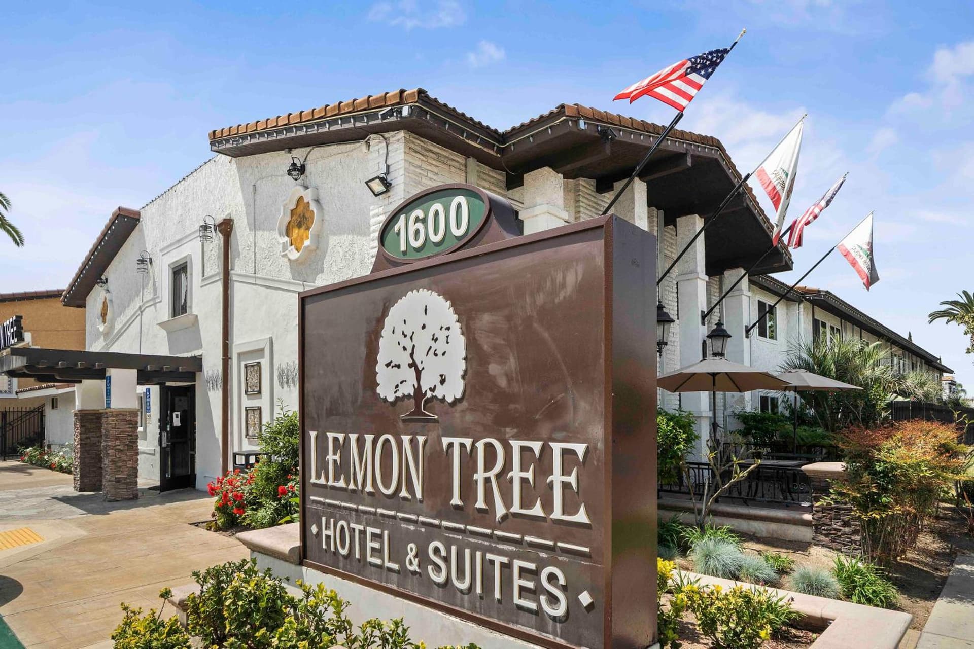 The Lemon Tree Hotel featured exterior or lobby in Anaheim, CA — similar hotel