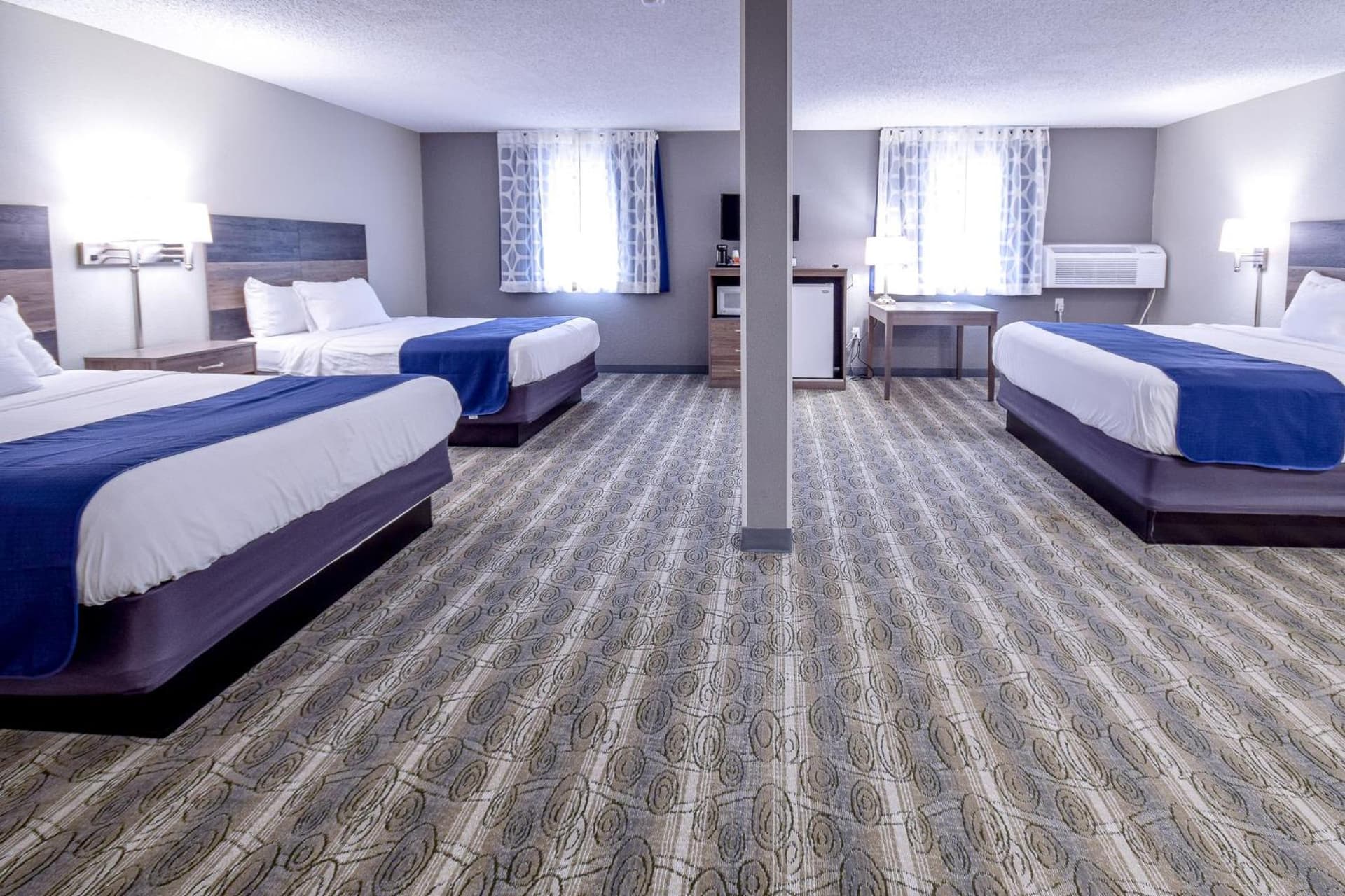 Days Inn & Suites by Wyndham Wisconsin Dells interior in Wisconsin Dells, WI — gallery photo 2