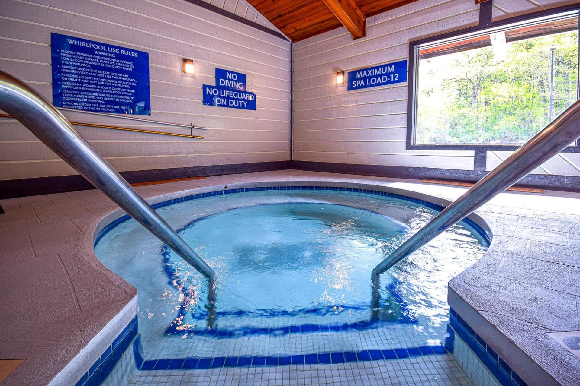 Days Inn & Suites by Wyndham Wisconsin Dells property views in Wisconsin Dells, WI — gallery photo 3