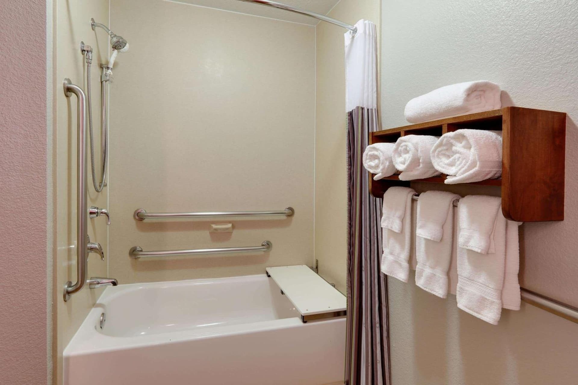 La Quinta by Wyndham Dallas Love Field gallery photo in Dallas, TX — image 9