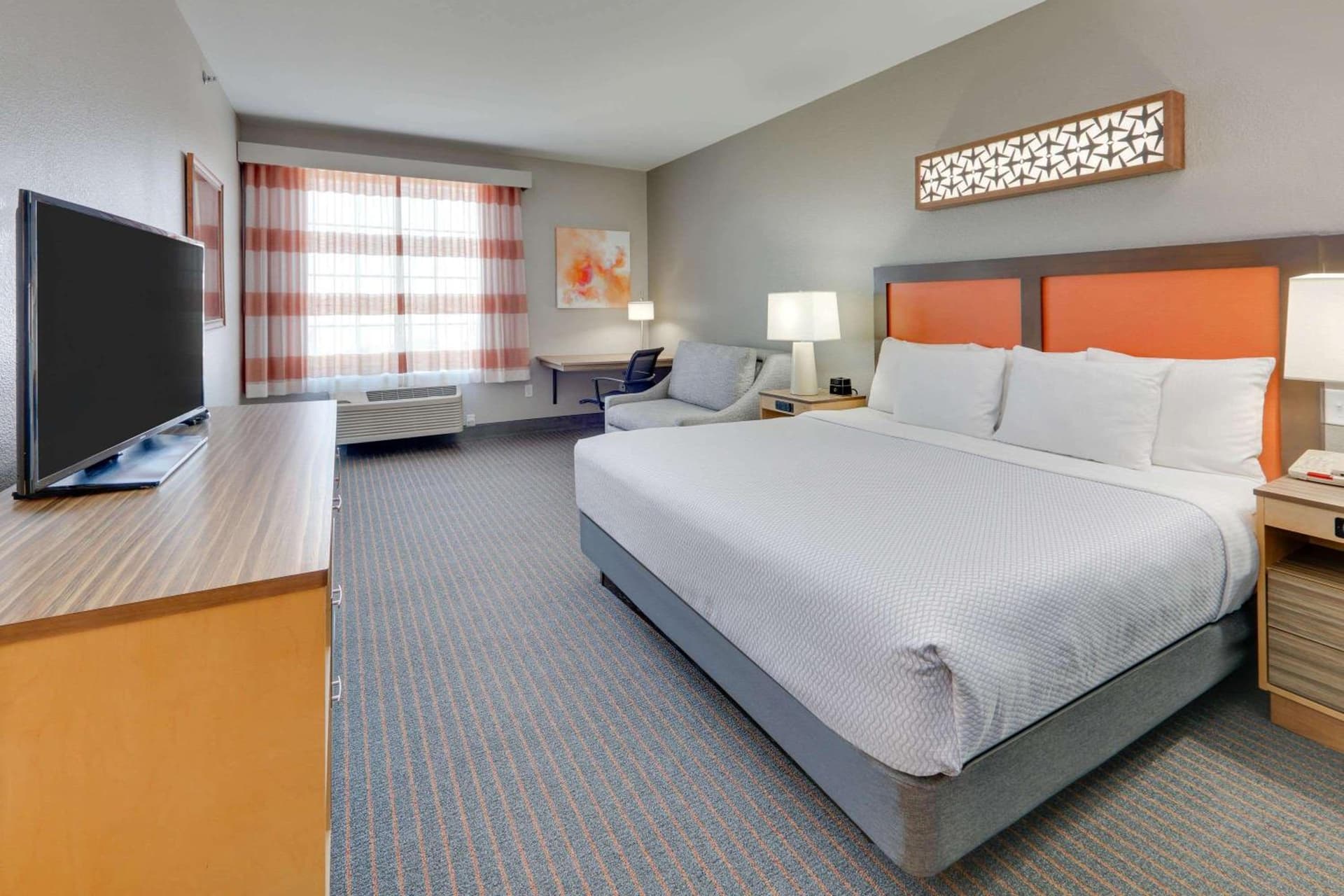 La Quinta by Wyndham Dallas Love Field interior in Dallas, TX — gallery photo 2