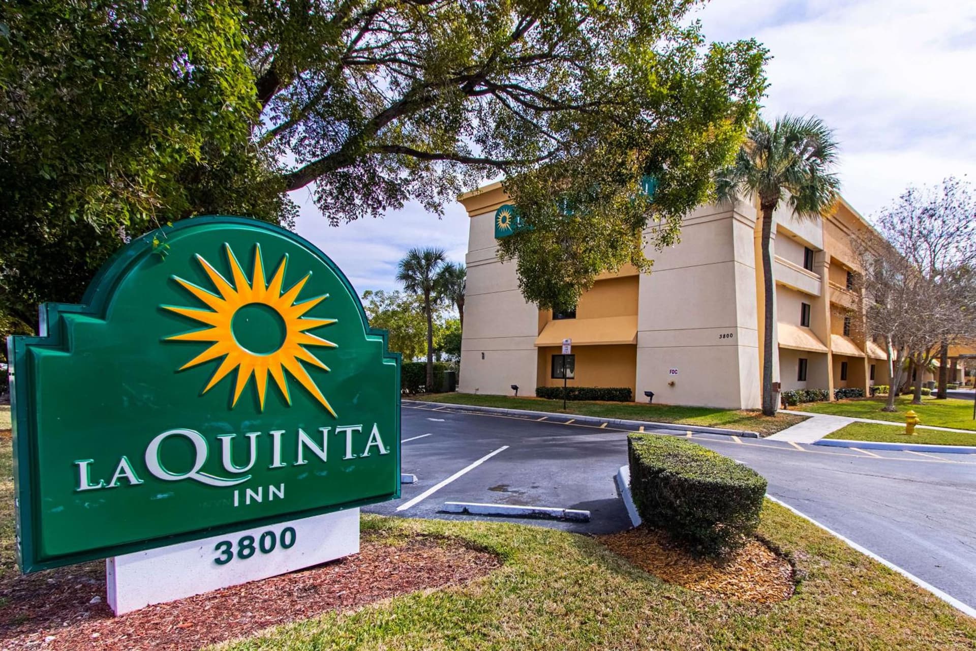 La Quinta Inn by Wyndham Ft. Lauderdale Tamarac East featured exterior or lobby in Fort Lauderdale, FL — similar hotel