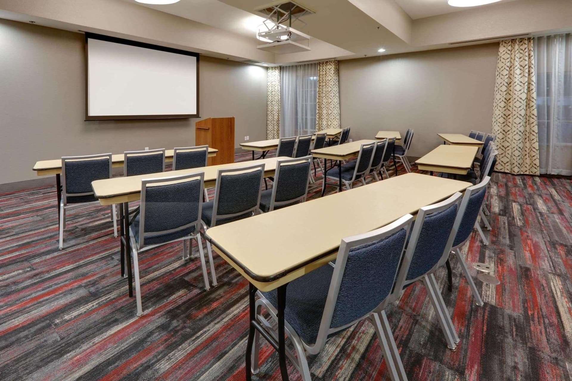 La Quinta by Wyndham Dallas Love Field interior in Dallas, TX — gallery photo 2