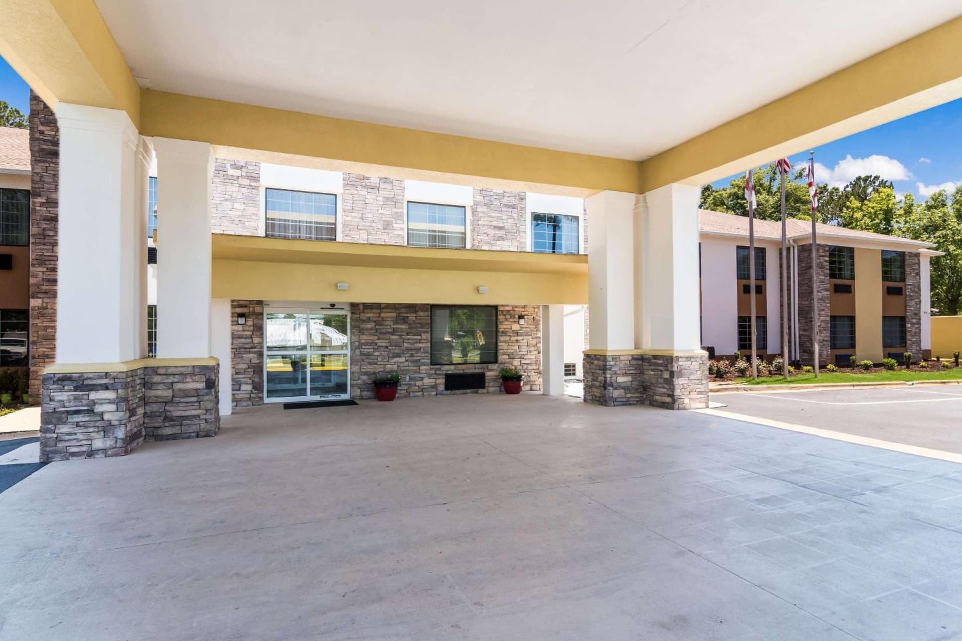 Comfort Suites Eufaula North featured exterior or lobby in Eufaula, AL — similar hotel