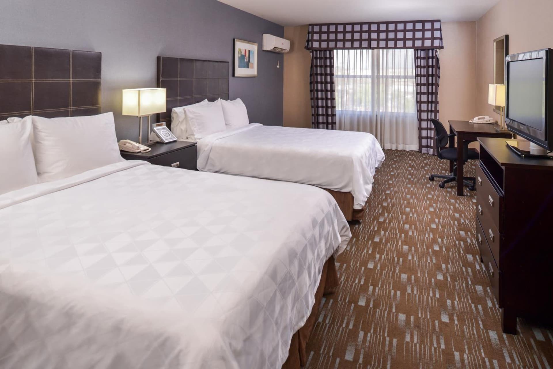 Holiday Inn Ontario Airport - California by IHG interior in Ontario, CA — gallery photo 2