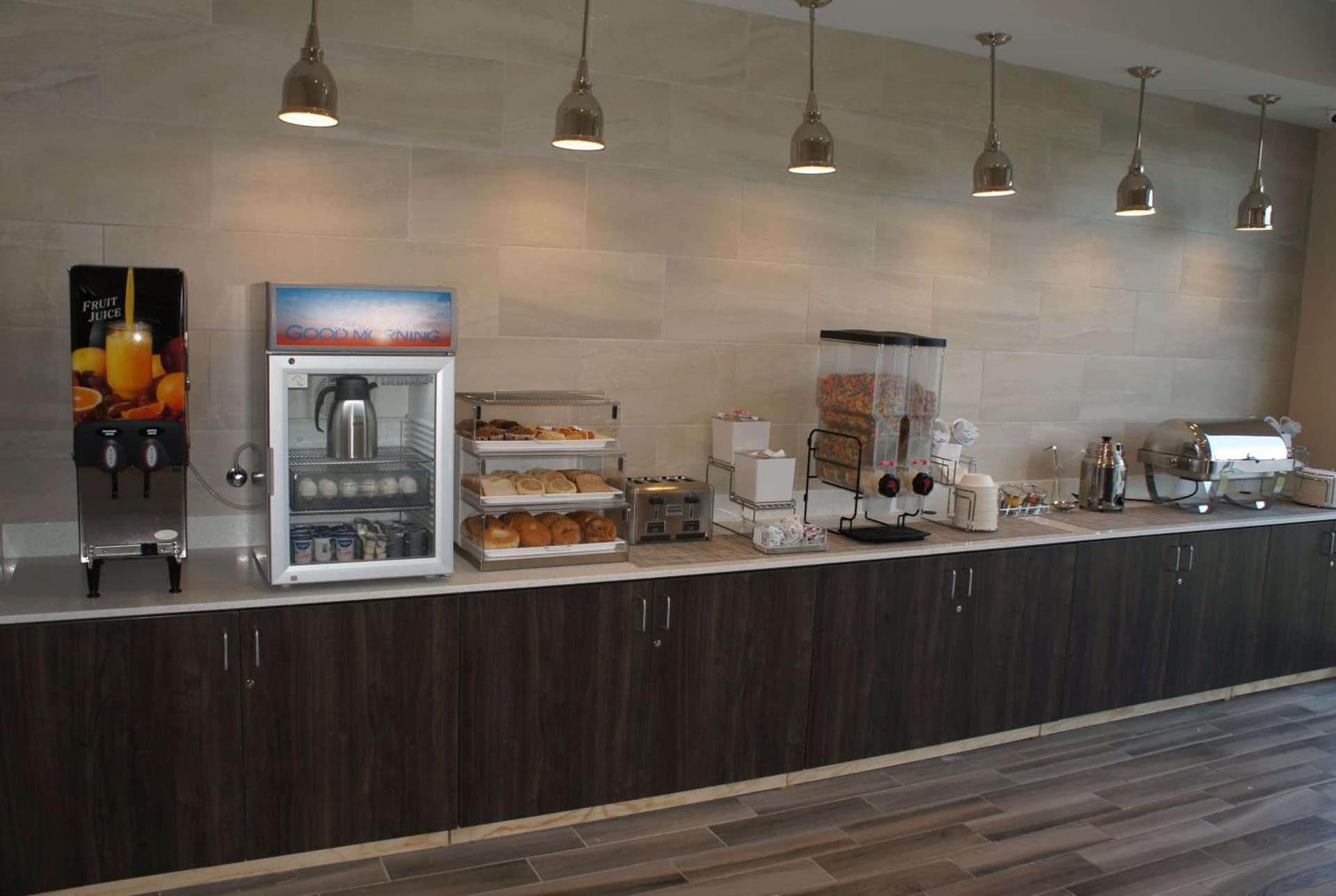La Quinta Inn and Suites by Wyndham Bloomington gallery photo in Bloomington, IN — image 17
