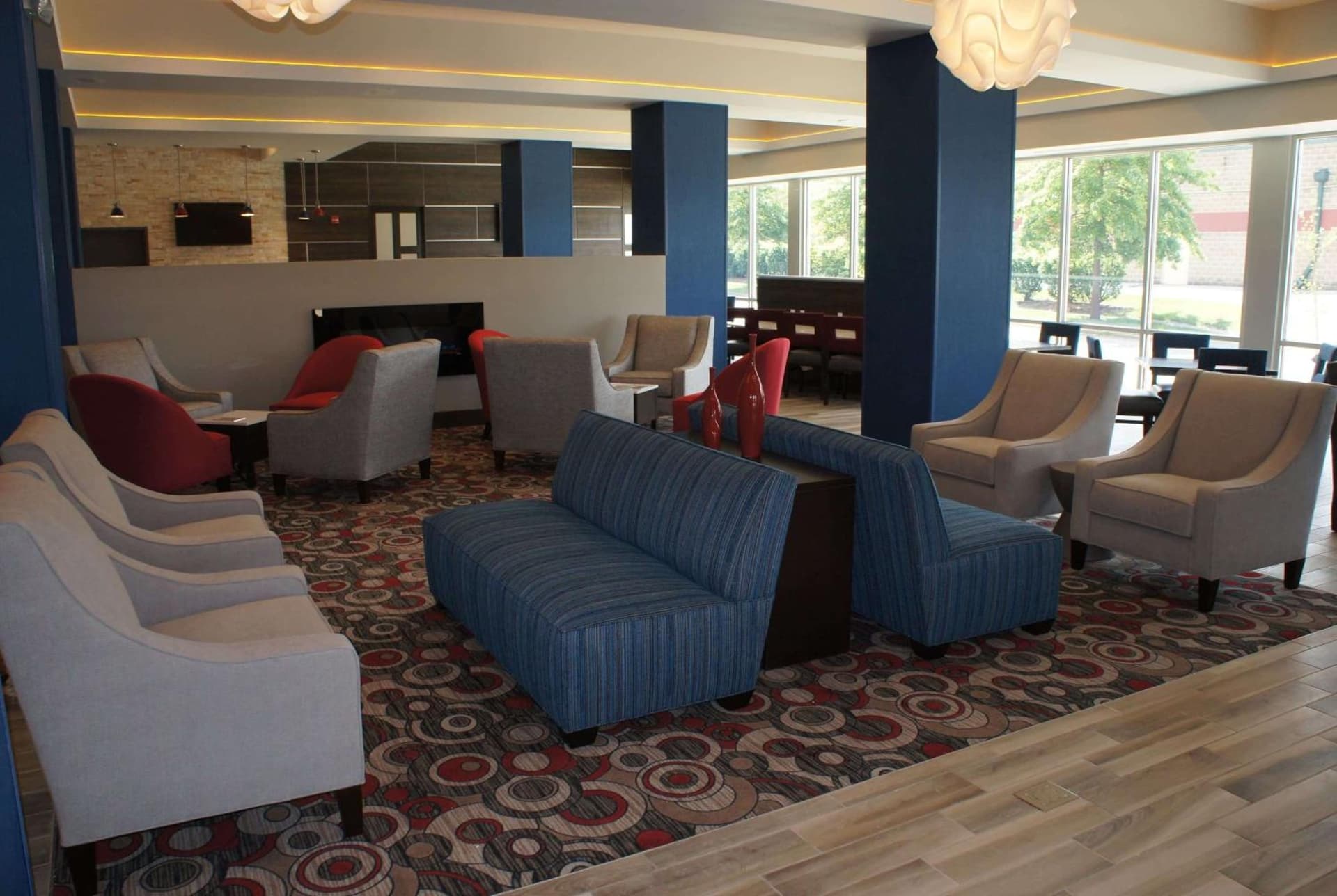 La Quinta Inn and Suites by Wyndham Bloomington gallery photo in Bloomington, IN — image 9
