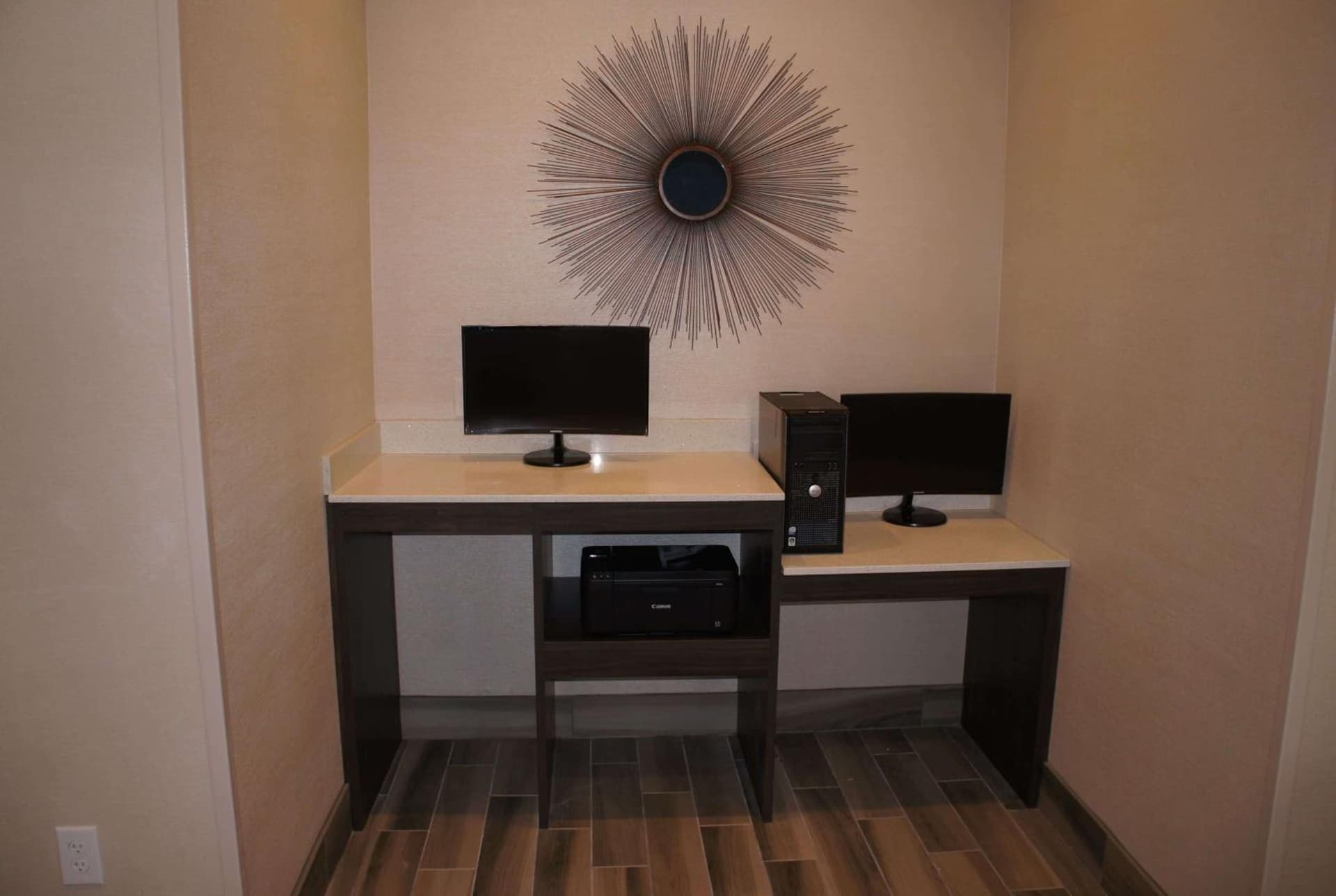 La Quinta Inn and Suites by Wyndham Bloomington gallery photo in Bloomington, IN — image 56