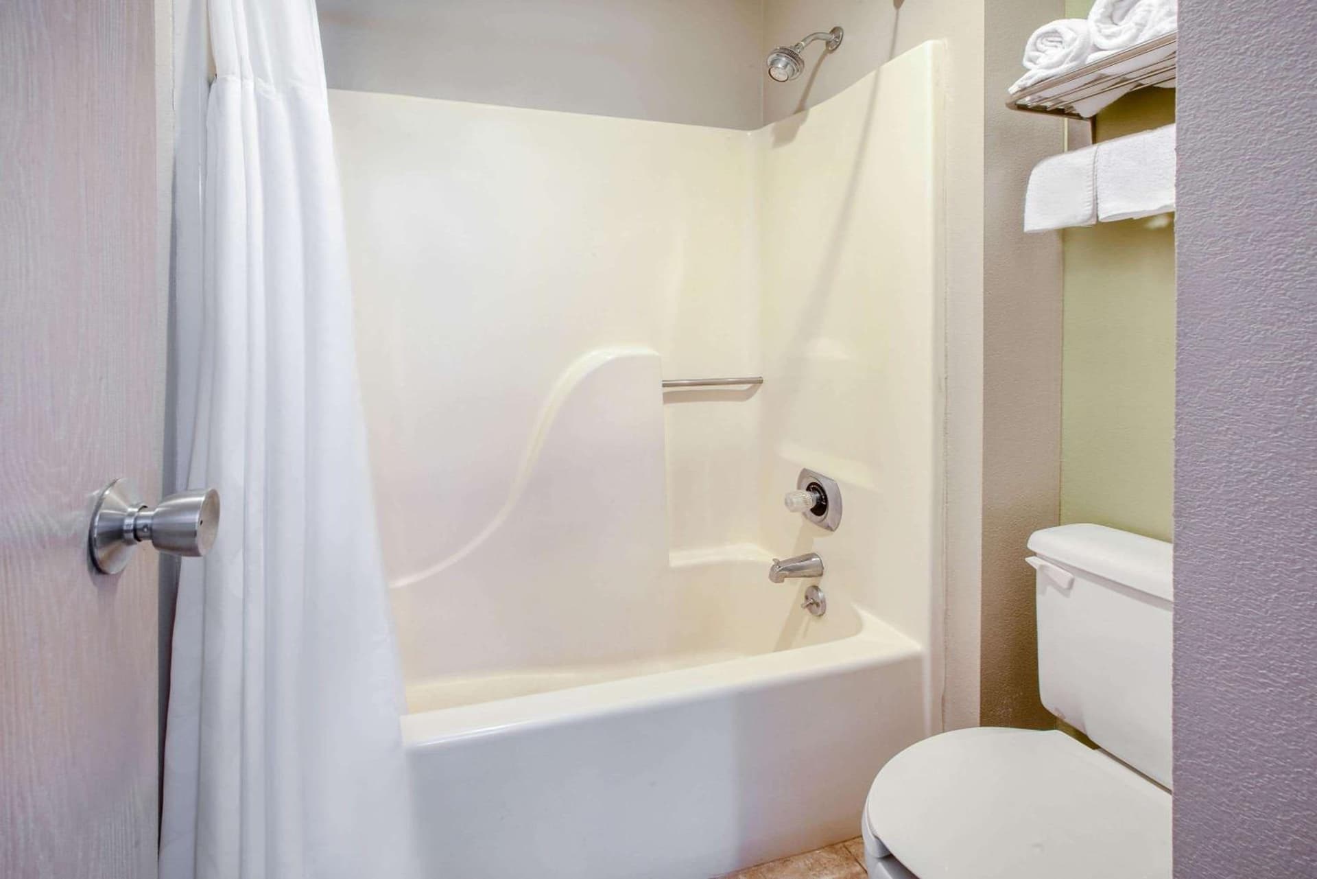 Baymont by Wyndham Grand Rapids Airport gallery photo in Grand Rapids, MI — image 23