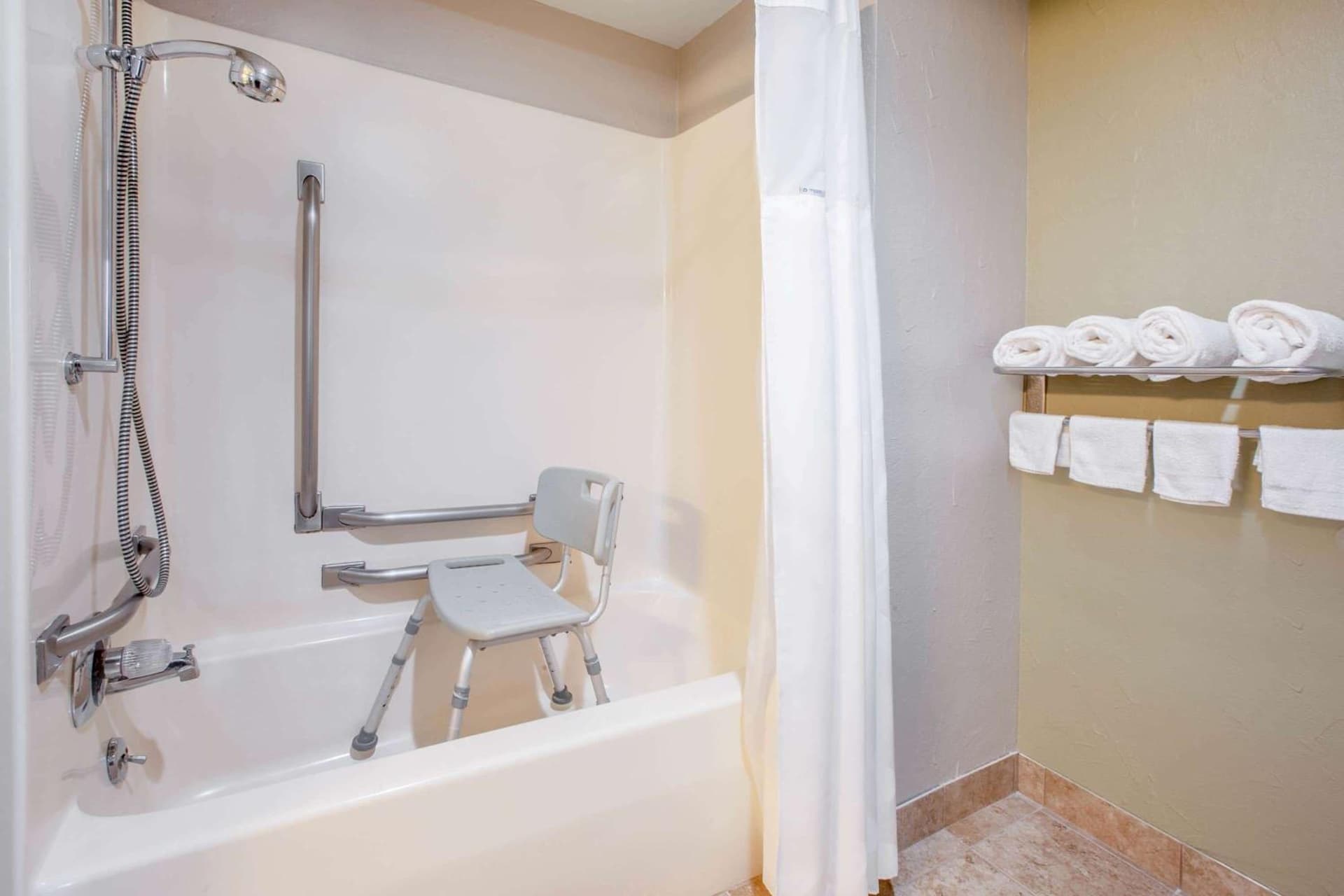Baymont by Wyndham Grand Rapids Airport gallery photo in Grand Rapids, MI — image 25