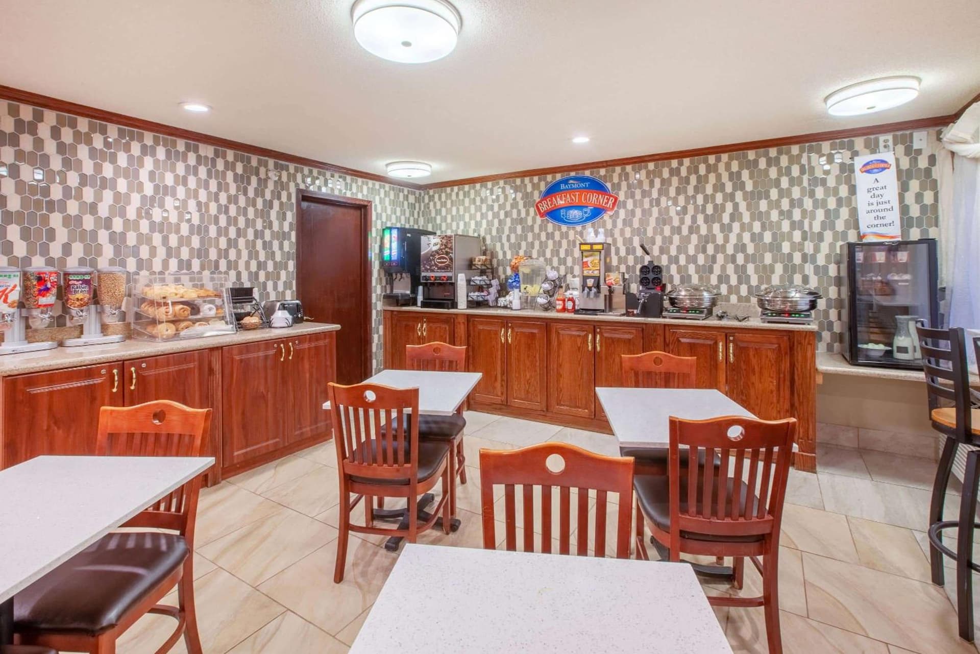 Baymont by Wyndham Grand Rapids Airport interior in Grand Rapids, MI — gallery photo 2