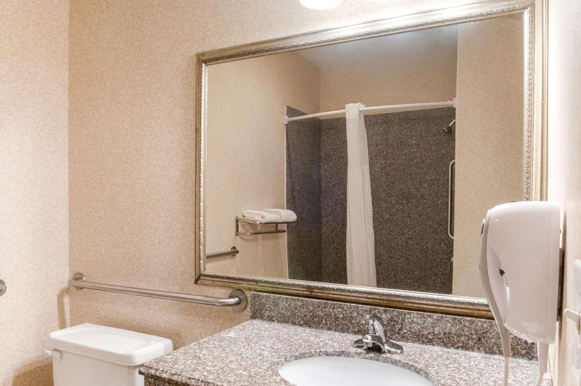 Quality Inn & Suites Houma gallery photo in Houma, LA — image 20