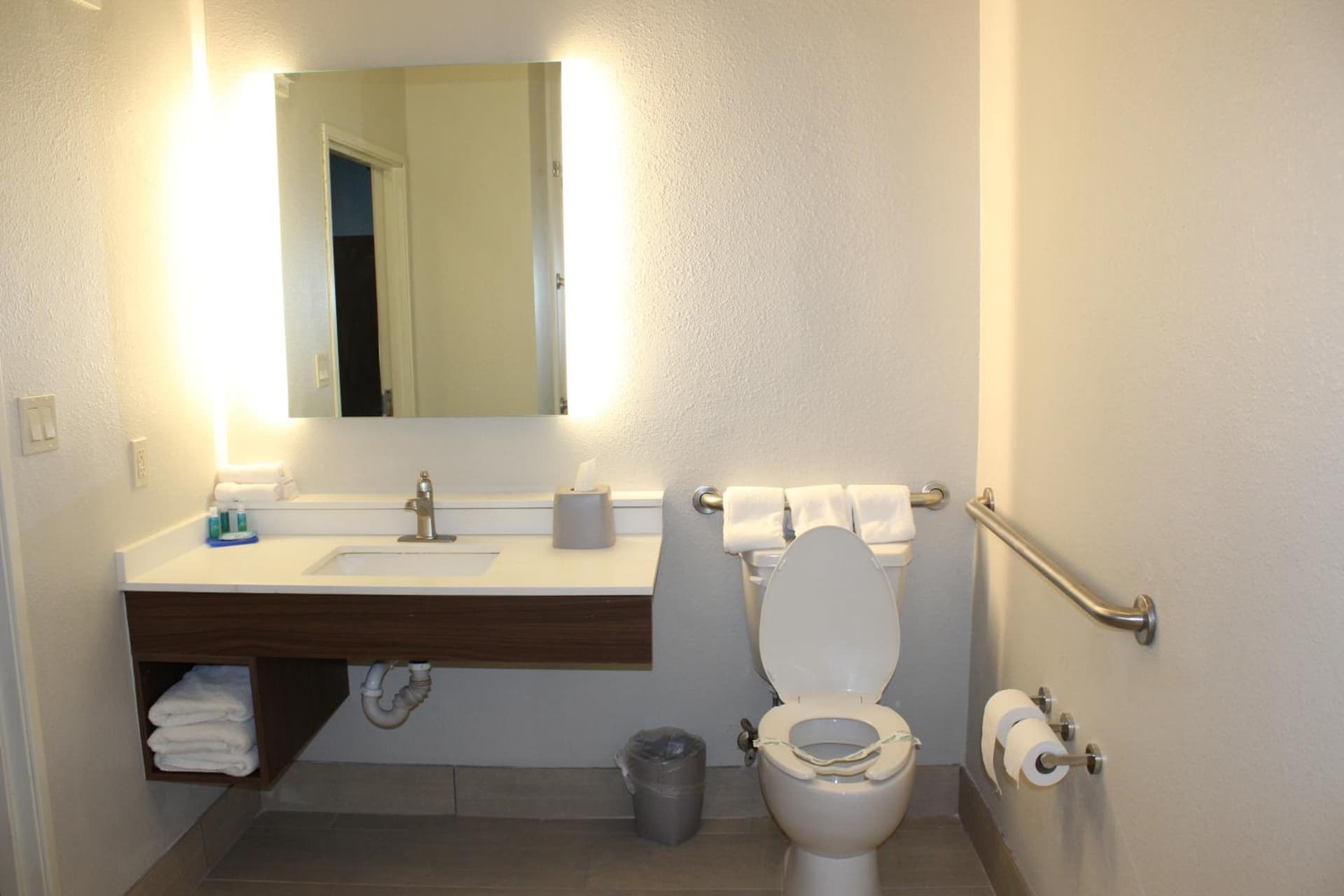 Holiday Inn Express Hotel & Suites Mansfield by IHG gallery photo in Mansfield, TX — image 55