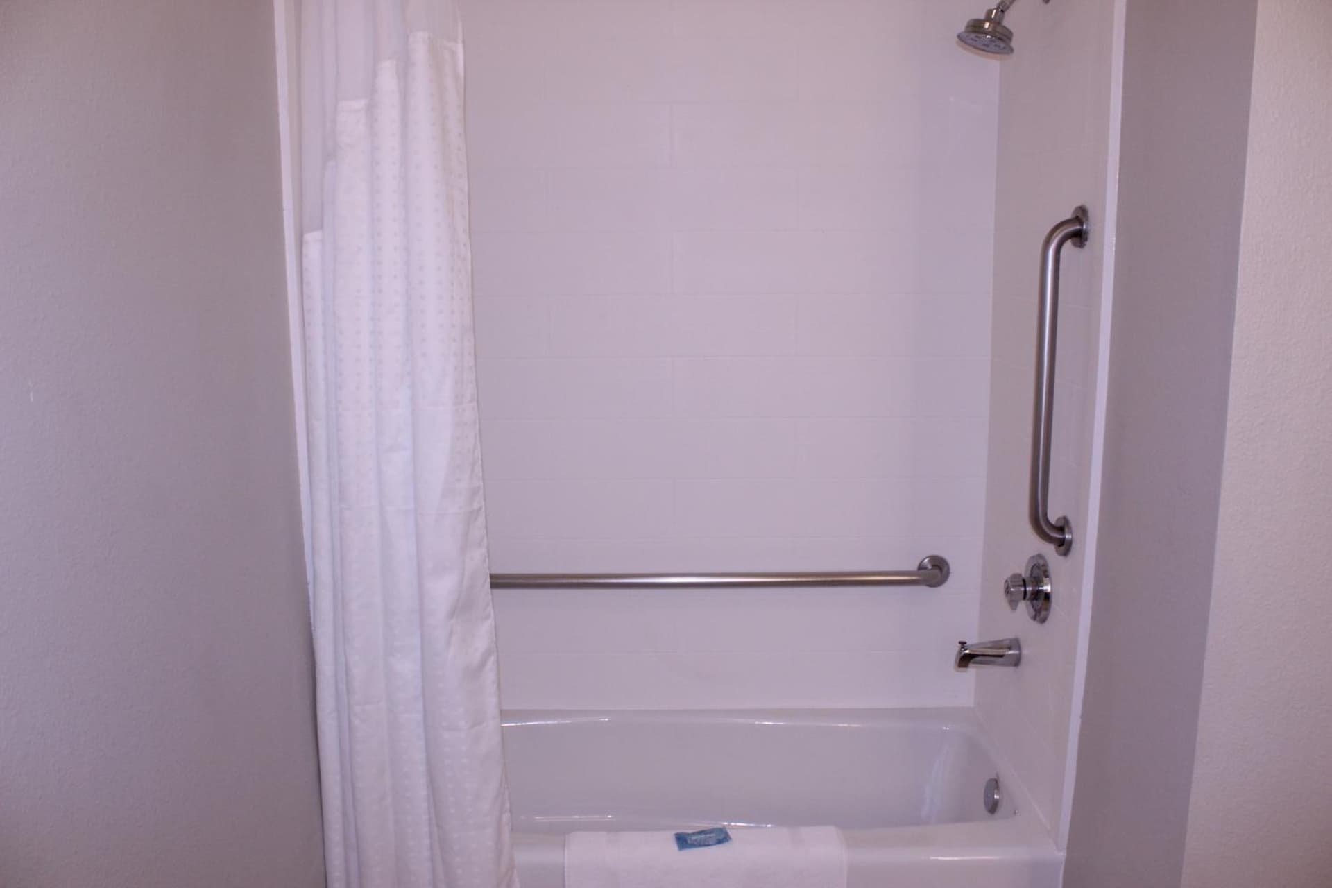 Holiday Inn Express Hotel & Suites Mansfield by IHG gallery photo in Mansfield, TX — image 12