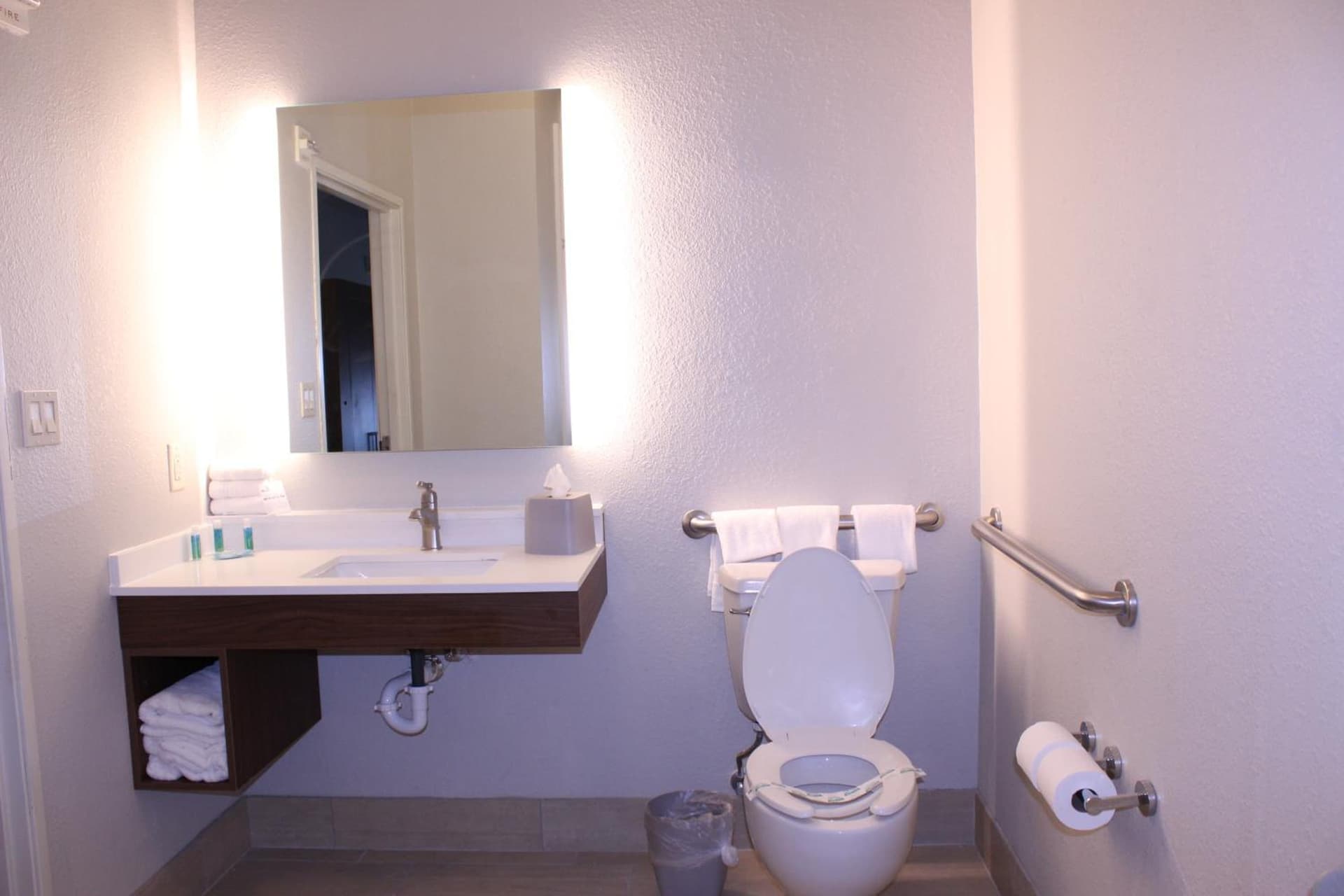 Holiday Inn Express Hotel & Suites Mansfield by IHG gallery photo in Mansfield, TX — image 20