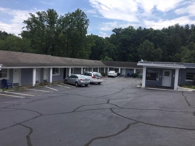 Hilltop Inn interior in Franklin, NC — gallery photo 2
