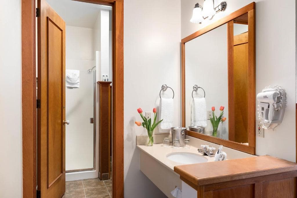 The La Conner Inn gallery photo in La Conner, WA — image 10