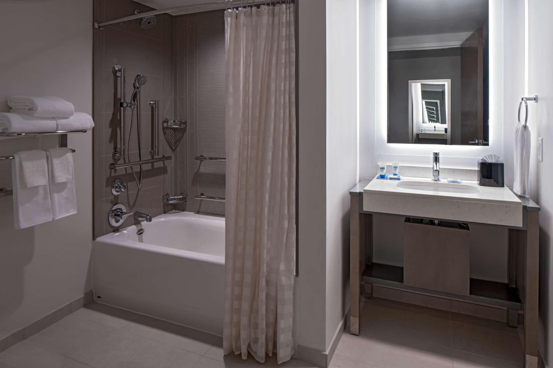 Hyatt House Indianapolis Downtown gallery photo in Indianapolis, IN — image 27
