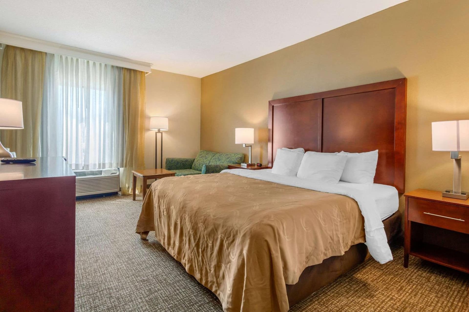 Quality Inn & Suites Olde Town gallery photo in Portsmouth, VA — image 26