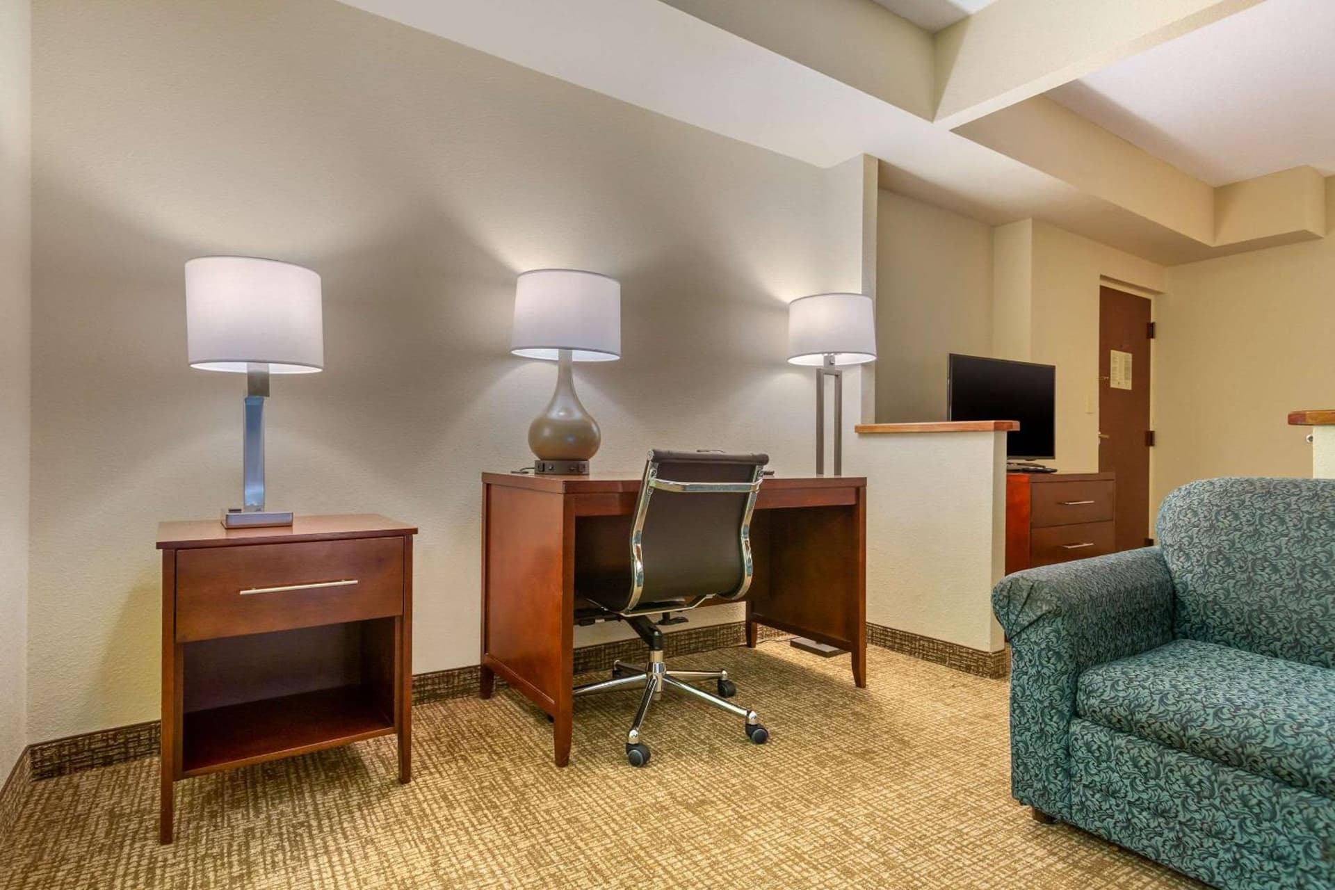Quality Inn & Suites Olde Town property views in Portsmouth, VA — gallery photo 3