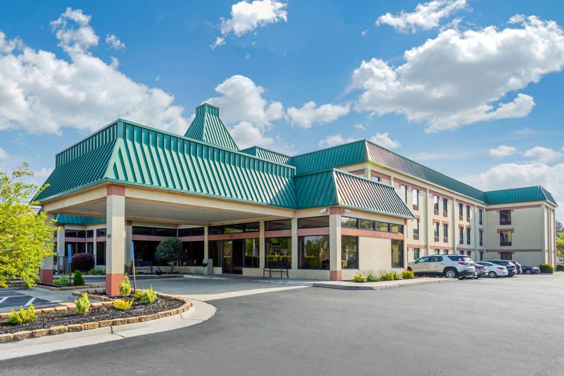 Quality Inn & Suites Olde Town featured exterior or lobby in Portsmouth, VA — similar hotel