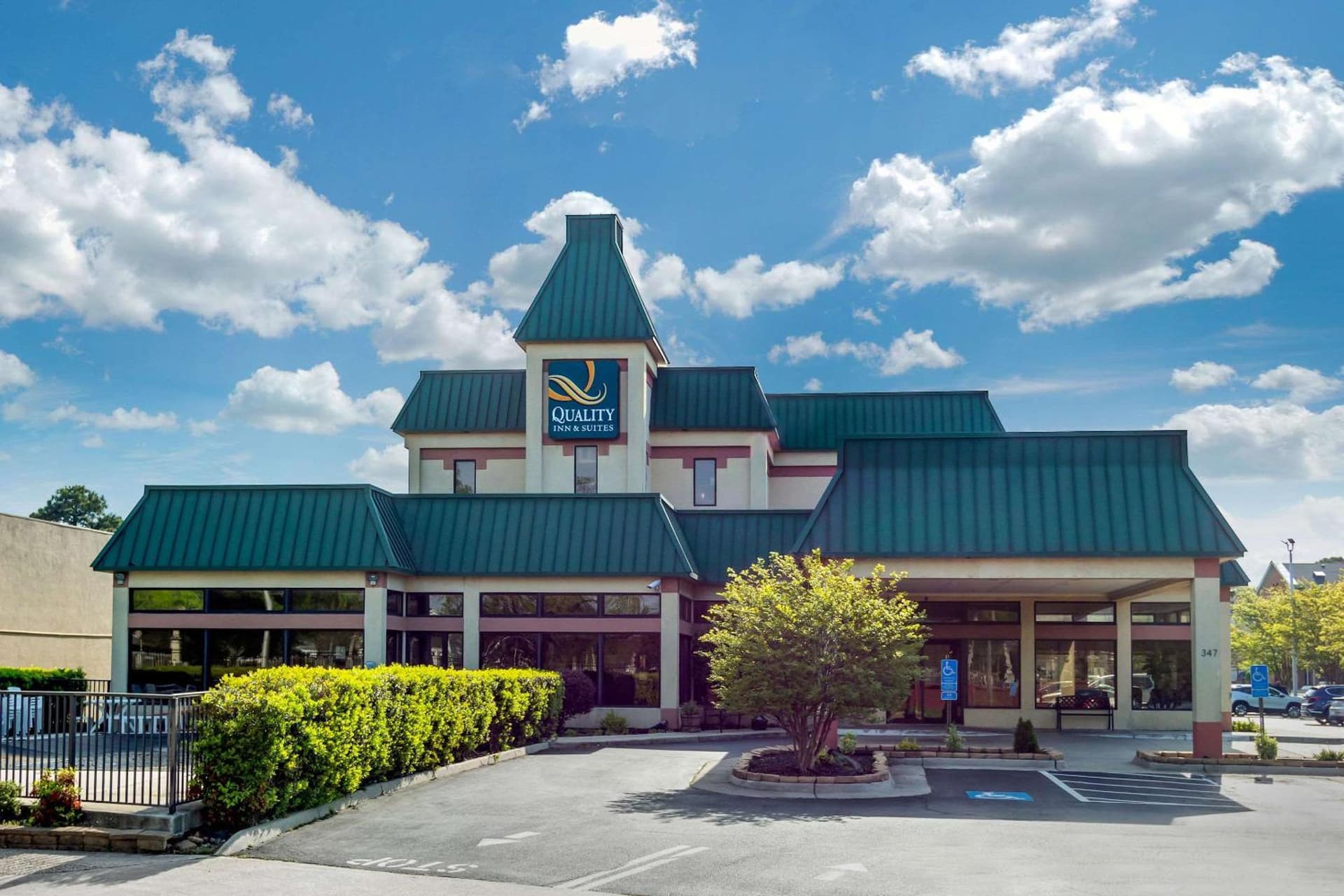 Quality Inn & Suites Olde Town interior in Portsmouth, VA — gallery photo 2