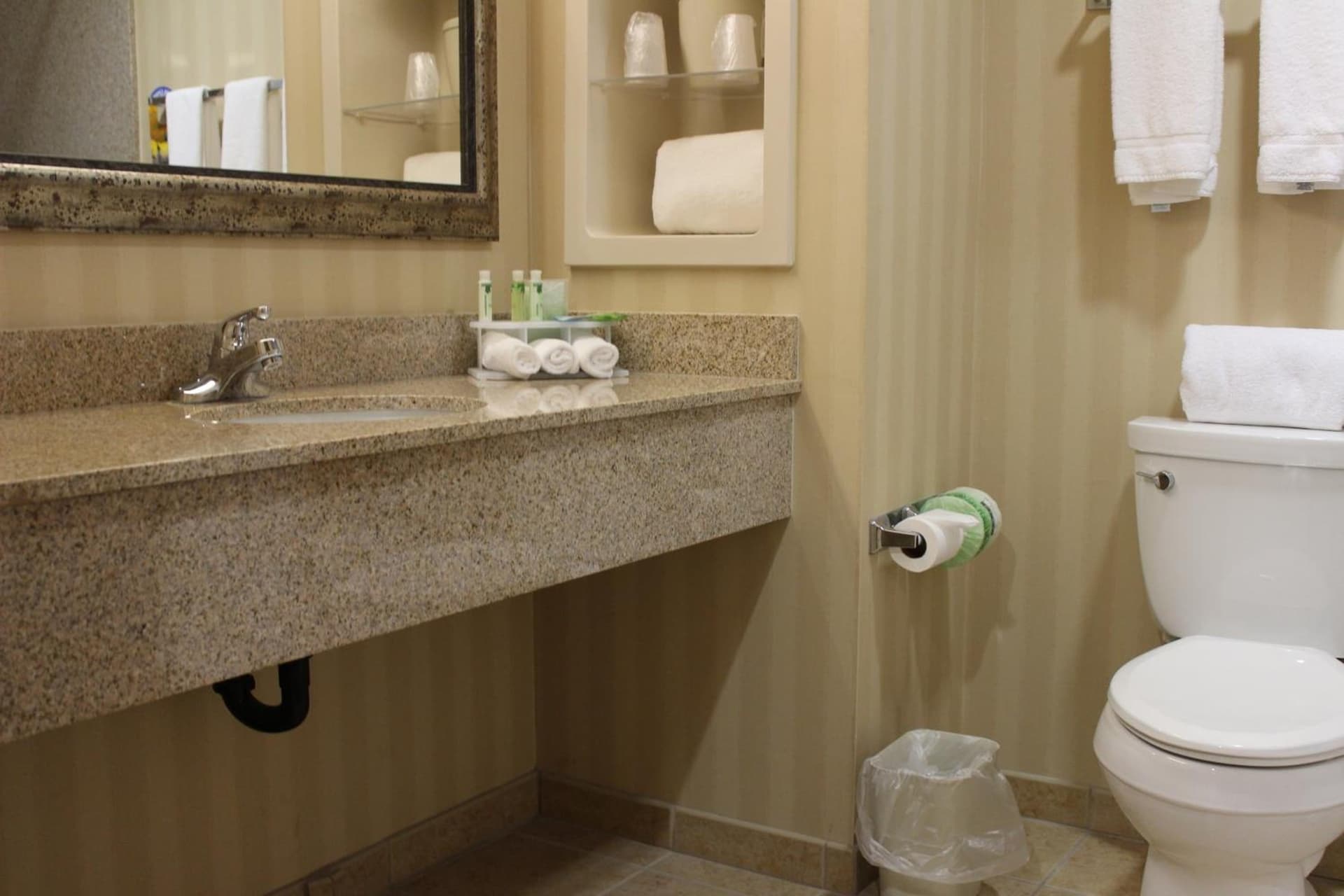 Holiday Inn Express Tehachapi by IHG interior in Tehachapi, CA — gallery photo 2