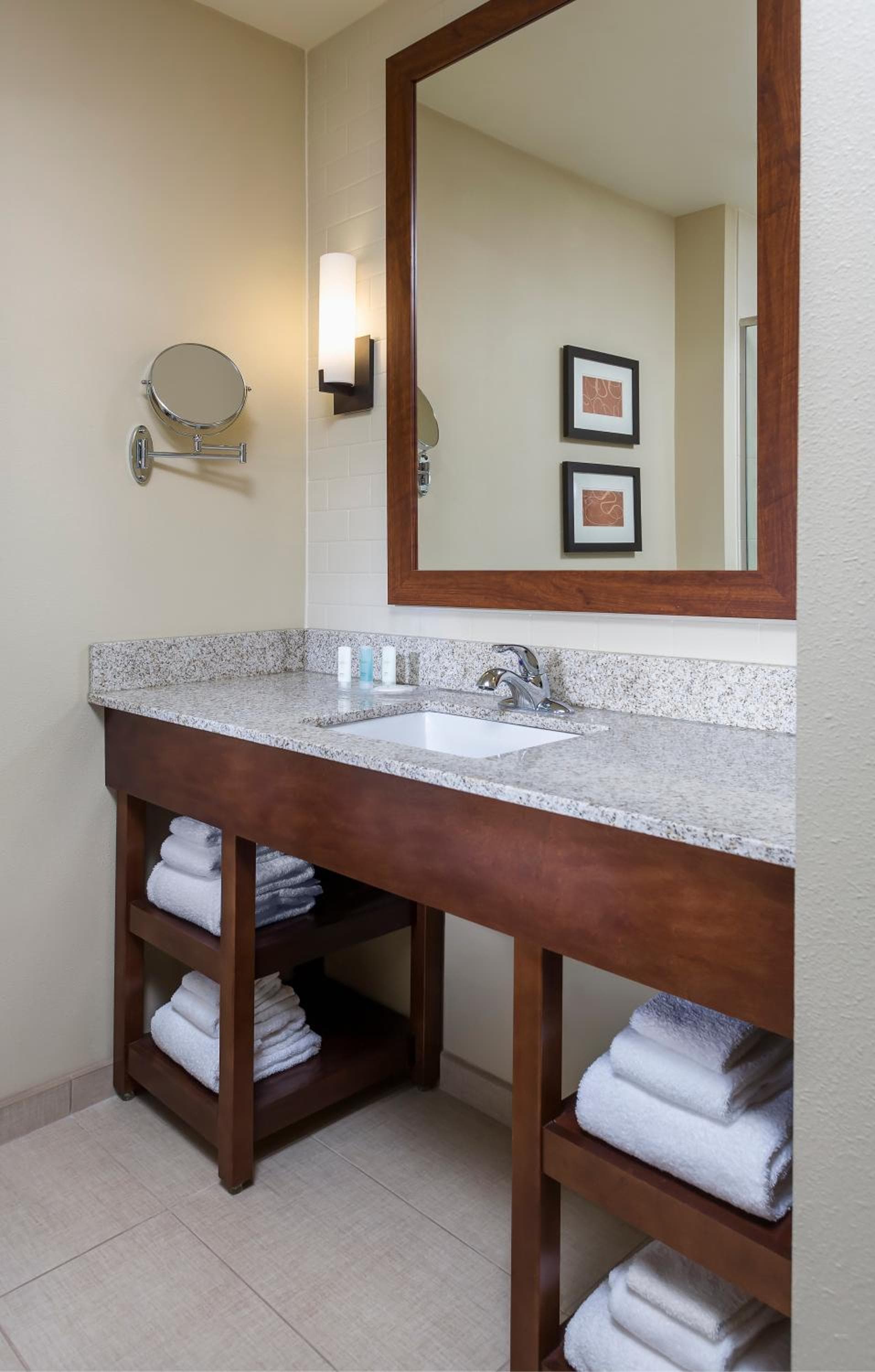 Comfort Suites Fargo Medical Center gallery photo in Fargo, ND — image 18