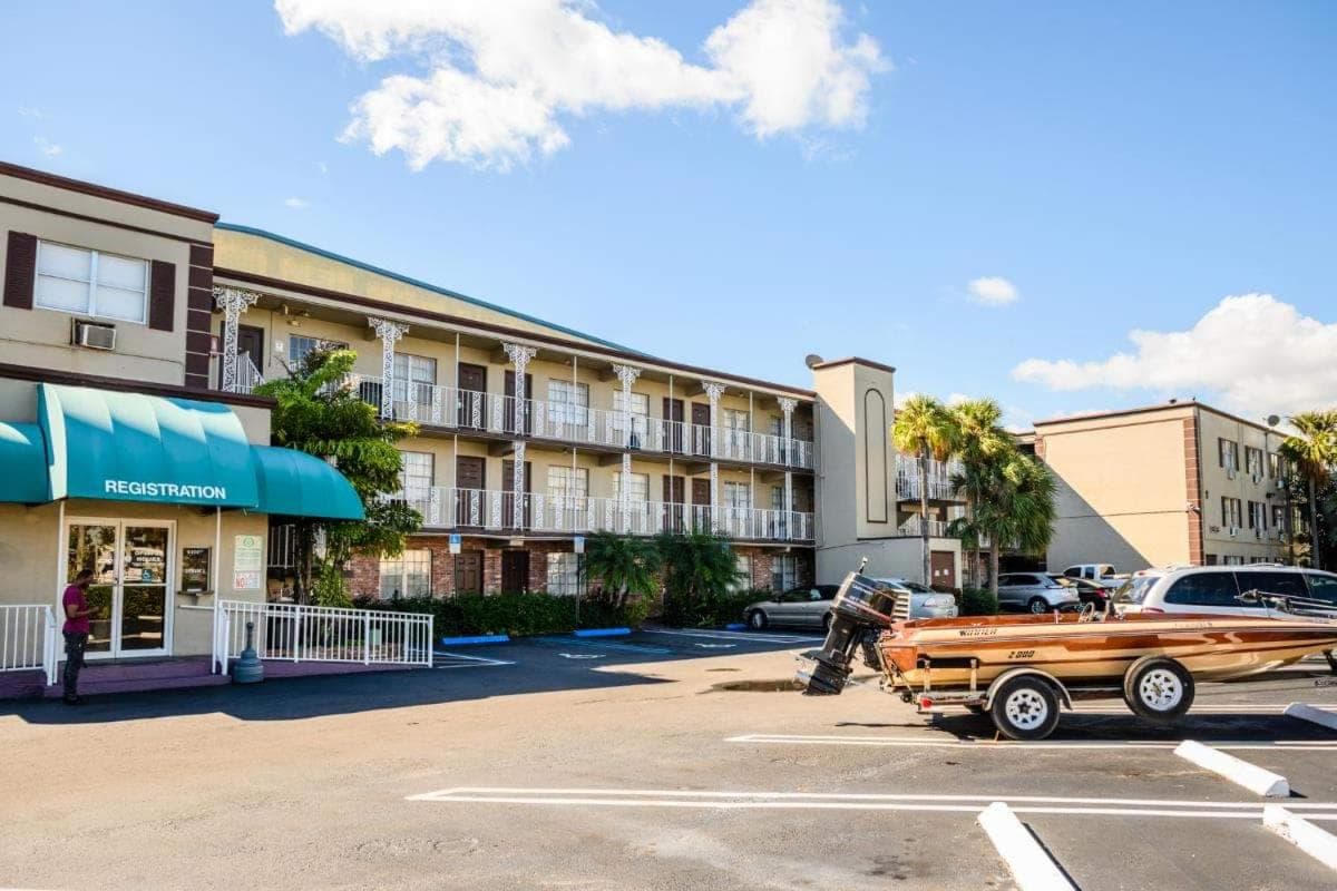 Executive Economy Lodge exterior or lobby in Pompano Beach, FL — main listing photo
