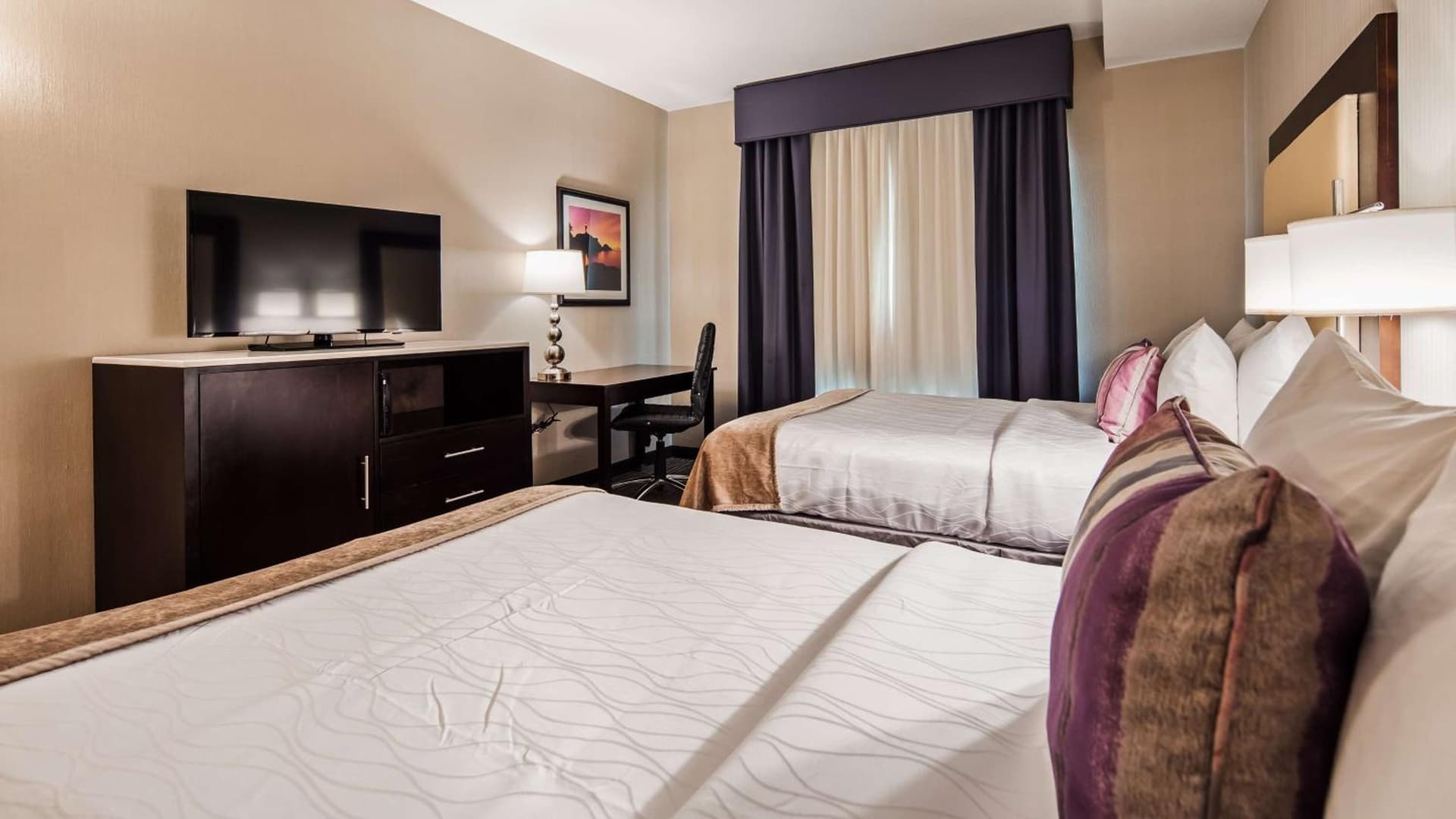 Best Western Plus Hotel at the Convention Center property views in Long Beach, CA — gallery photo 3