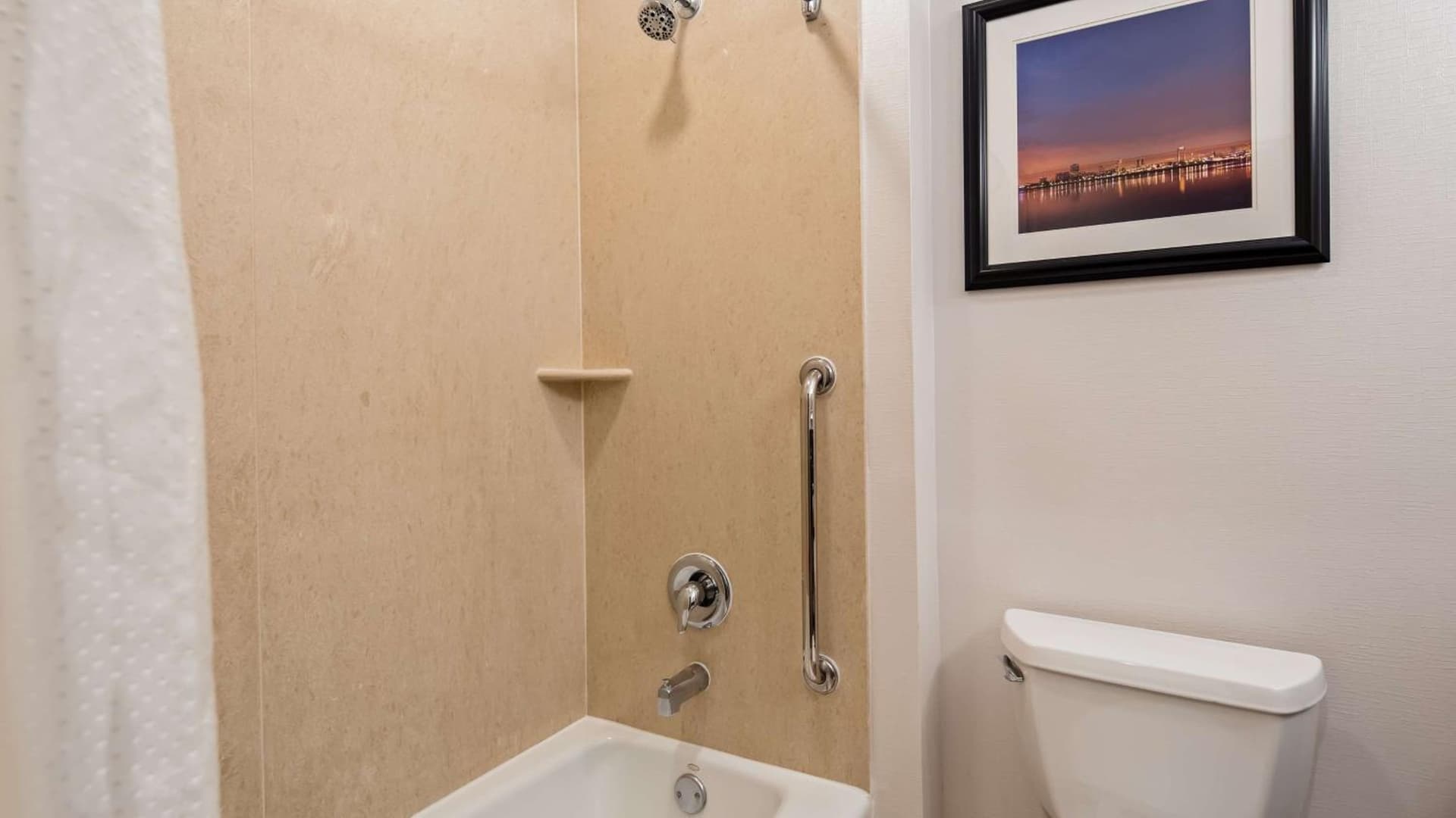 Best Western Plus Hotel at the Convention Center gallery photo in Long Beach, CA — image 4