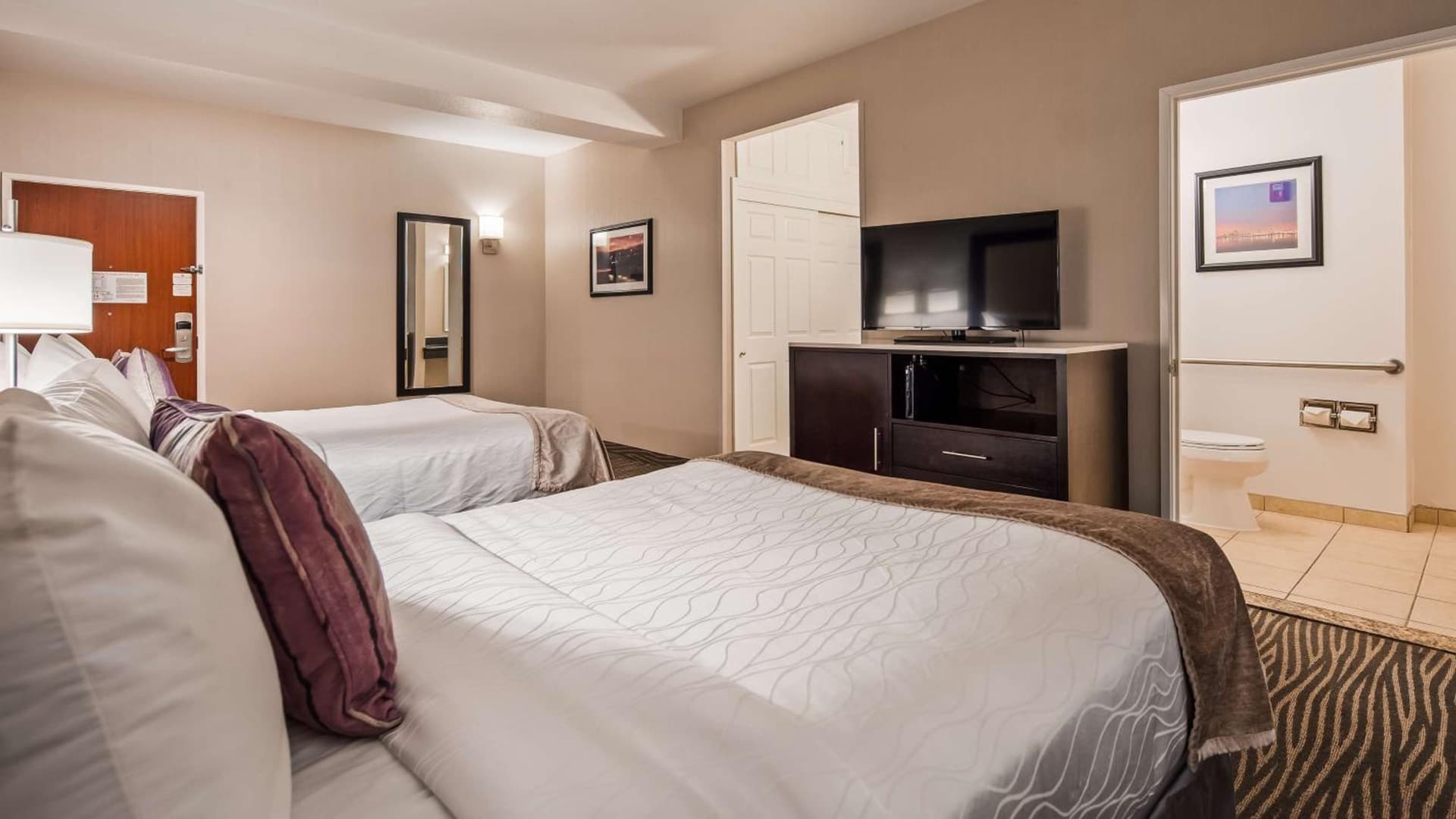 Best Western Plus Hotel at the Convention Center gallery photo in Long Beach, CA — image 11