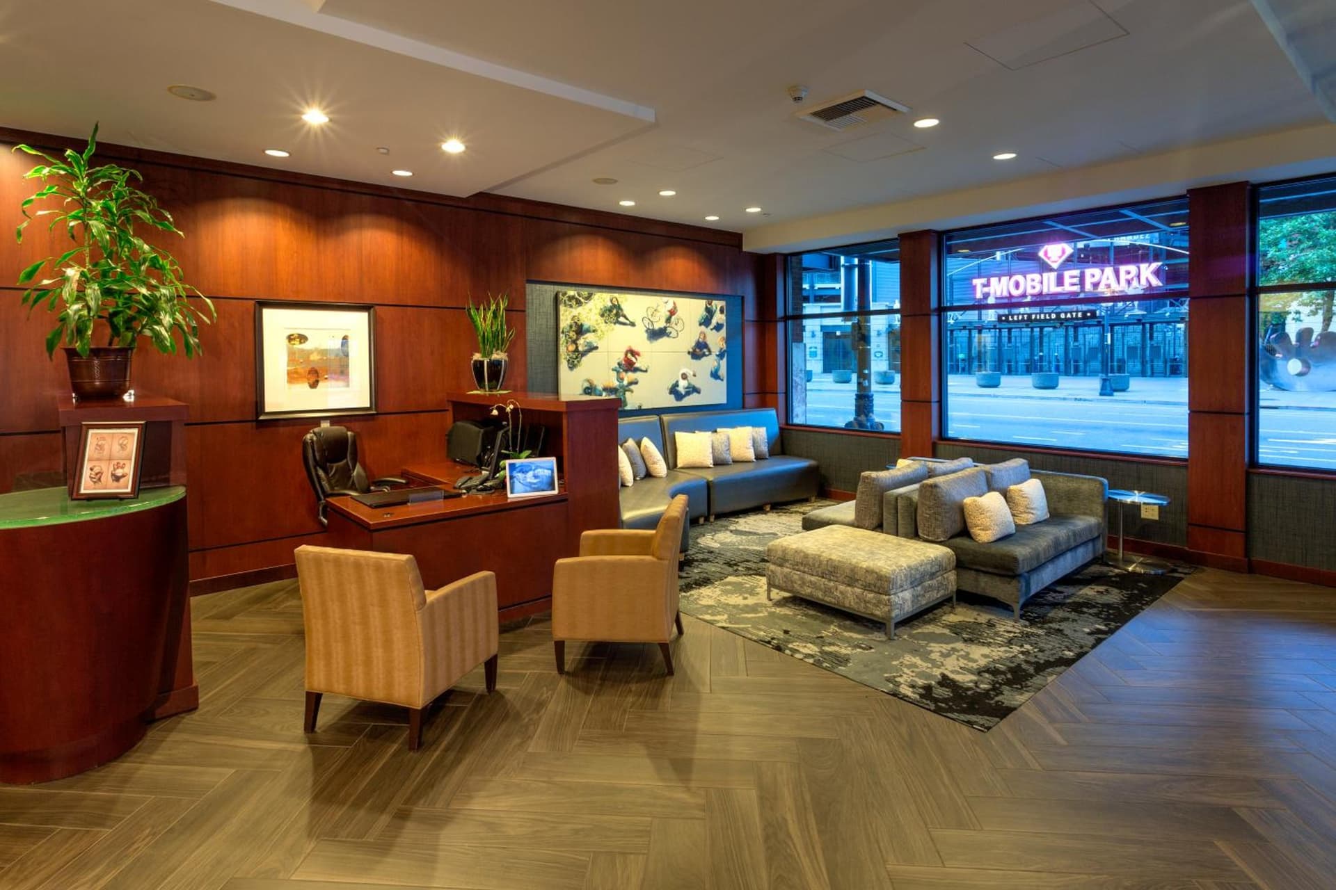 Silver Cloud Hotel - Seattle Stadium interior in Seattle, WA — gallery photo 2