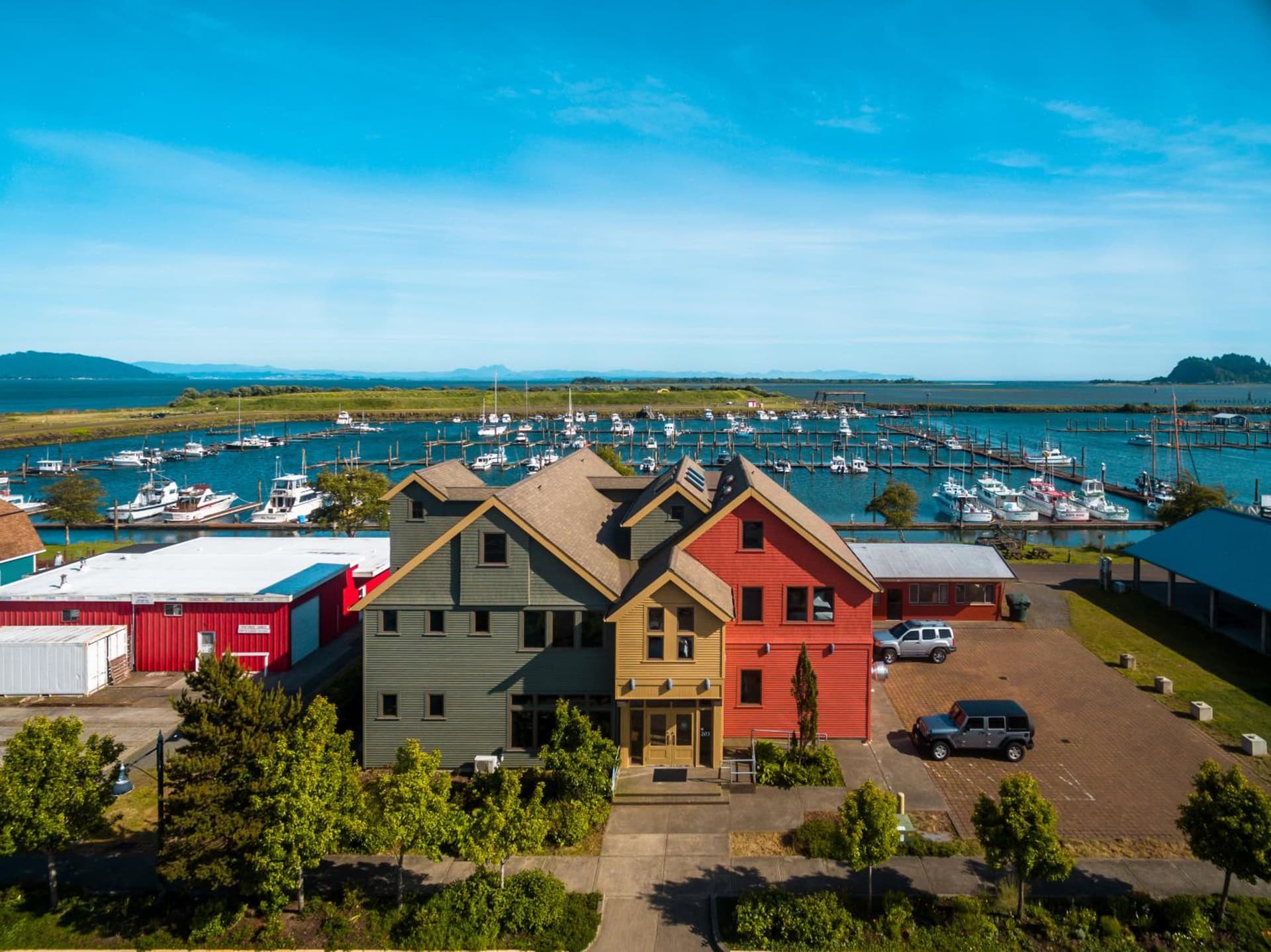 At The Helm Hotel featured exterior or lobby in Ilwaco, WA — similar hotel
