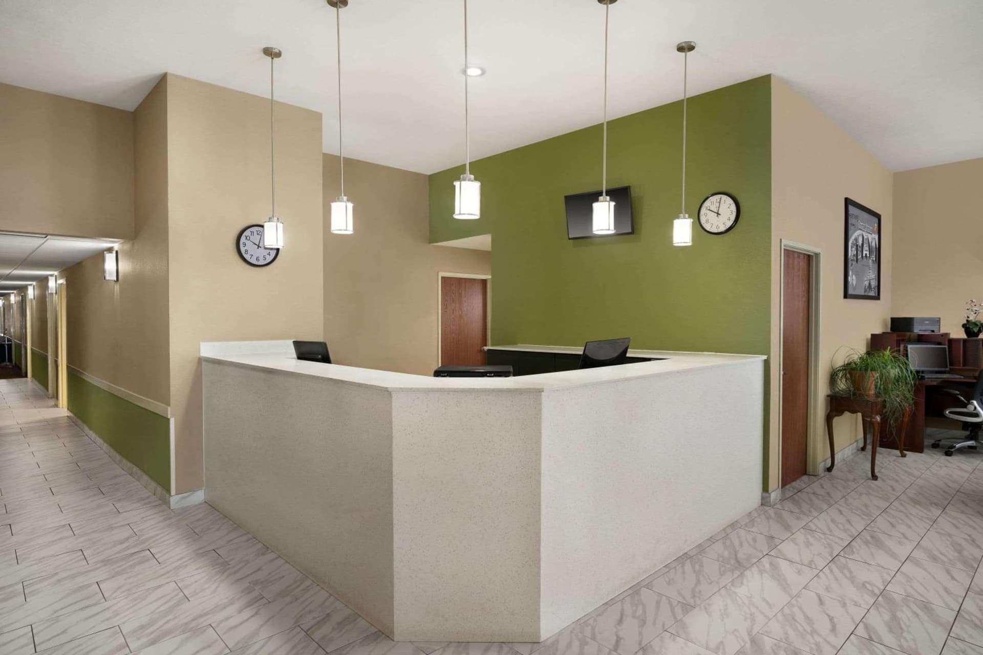 Super 8 by Wyndham S Jordan/Sandy/Slc Area property views in South Jordan, UT — gallery photo 3