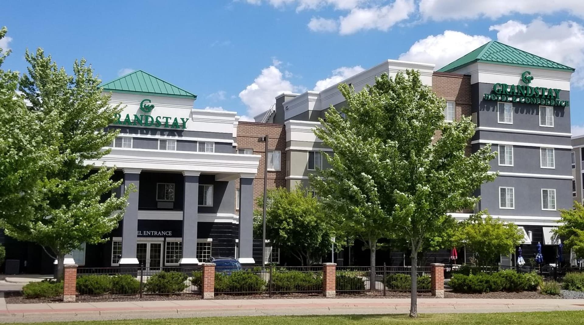 Grandstay Apple Valley interior in Apple Valley, MN — gallery photo 2