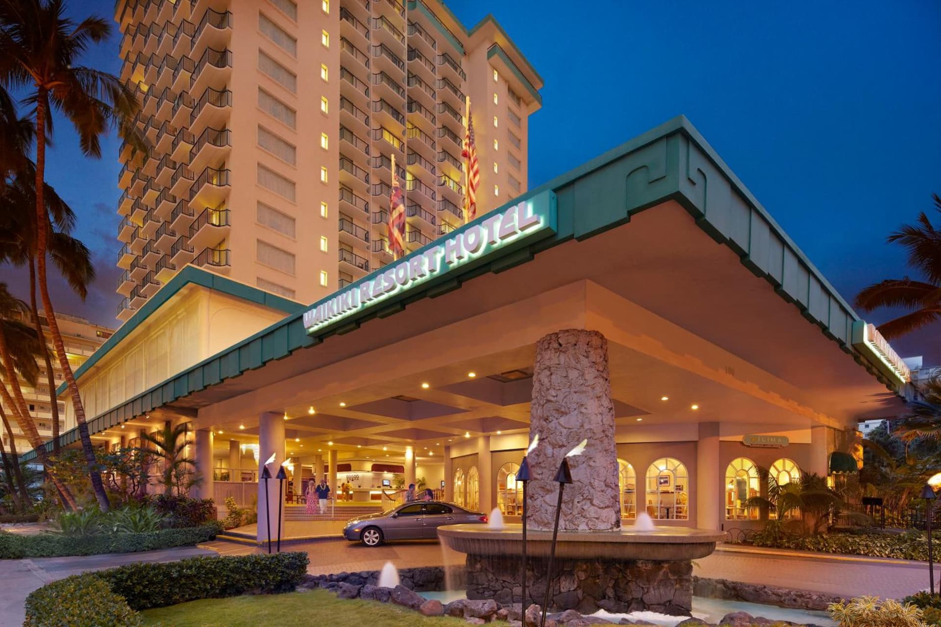 Waikiki Resort Hotel interior in Honolulu, HI — gallery photo 2