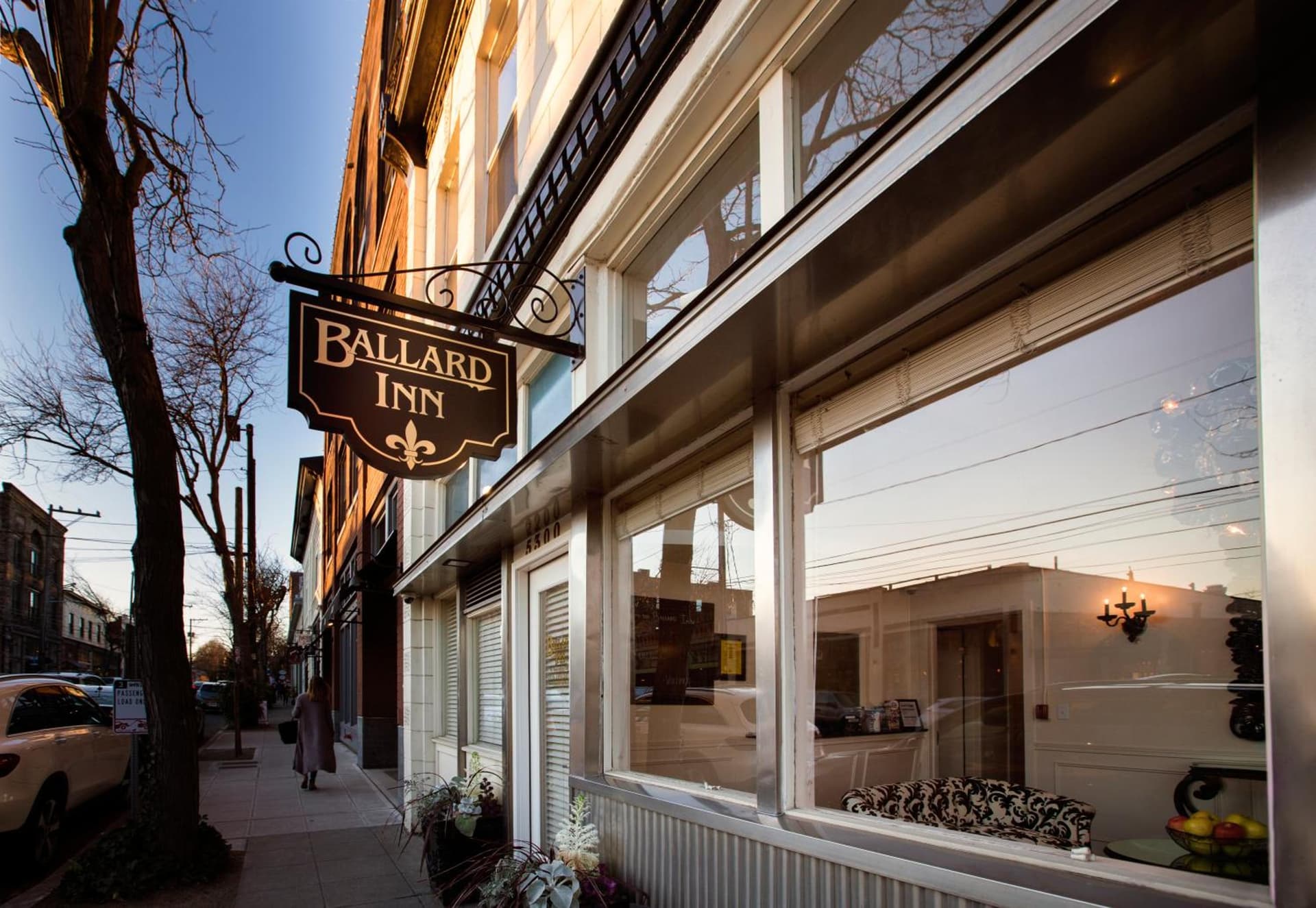 Ballard Inn interior in Seattle, WA — gallery photo 2
