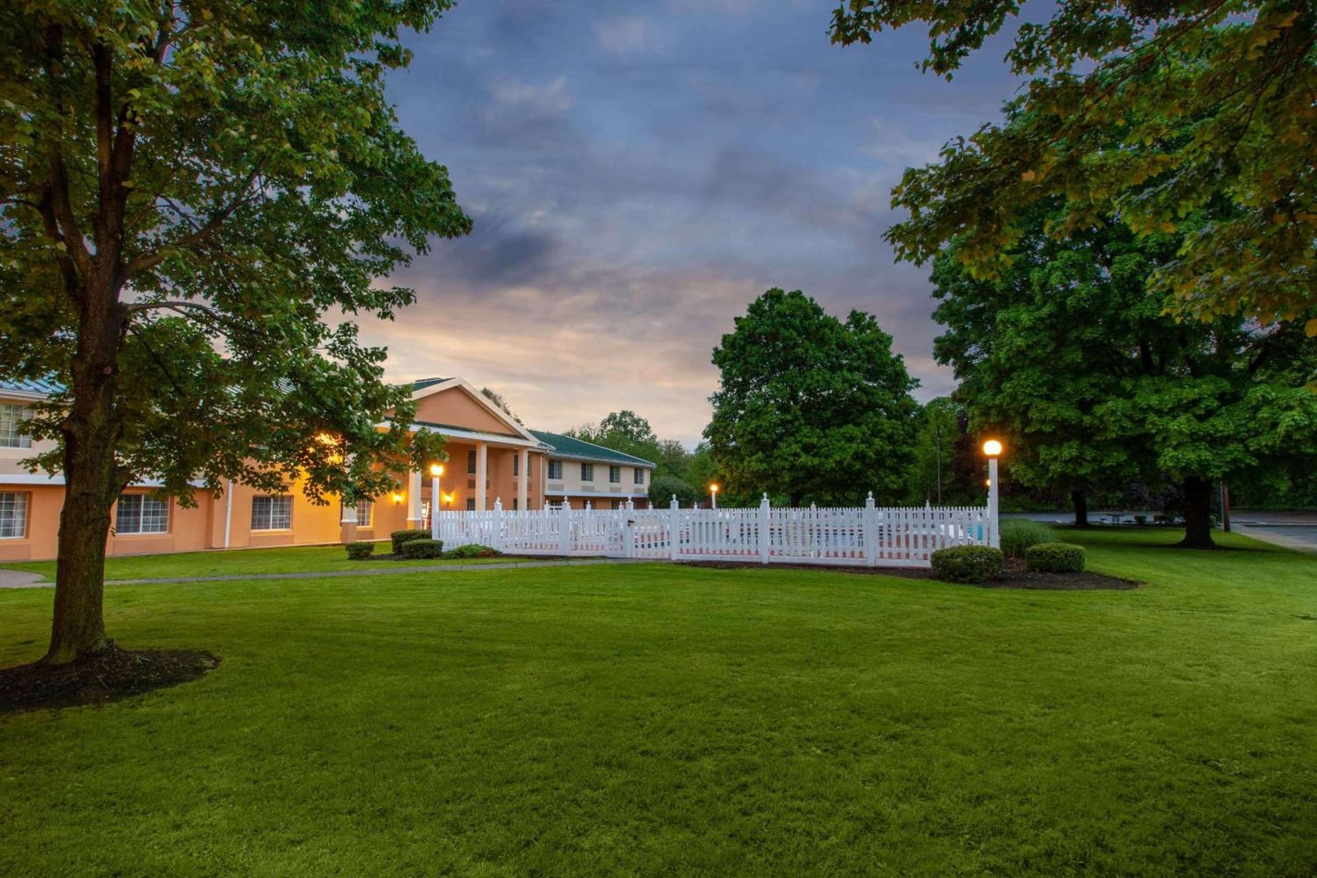 Baymont by Wyndham Harrisburg gallery photo in Harrisburg, PA — image 37
