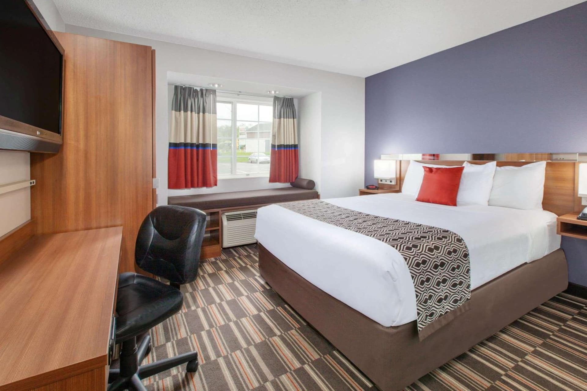 Microtel Inn & Suites by Wyndham Pittsburgh Airport property views in Robinson Township — gallery photo 3