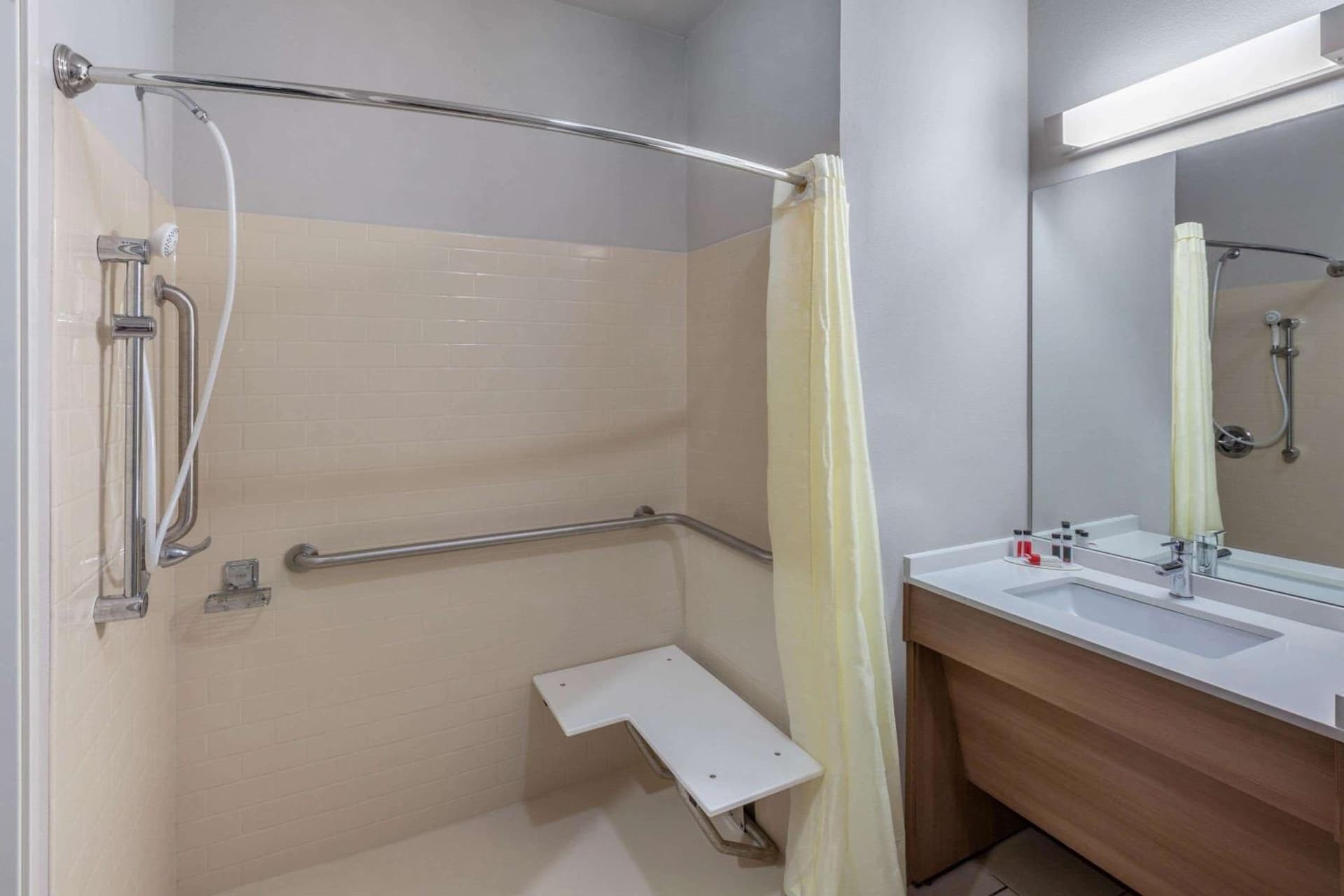 Microtel Inn & Suites by Wyndham College Station gallery photo in College Station, TX — image 31