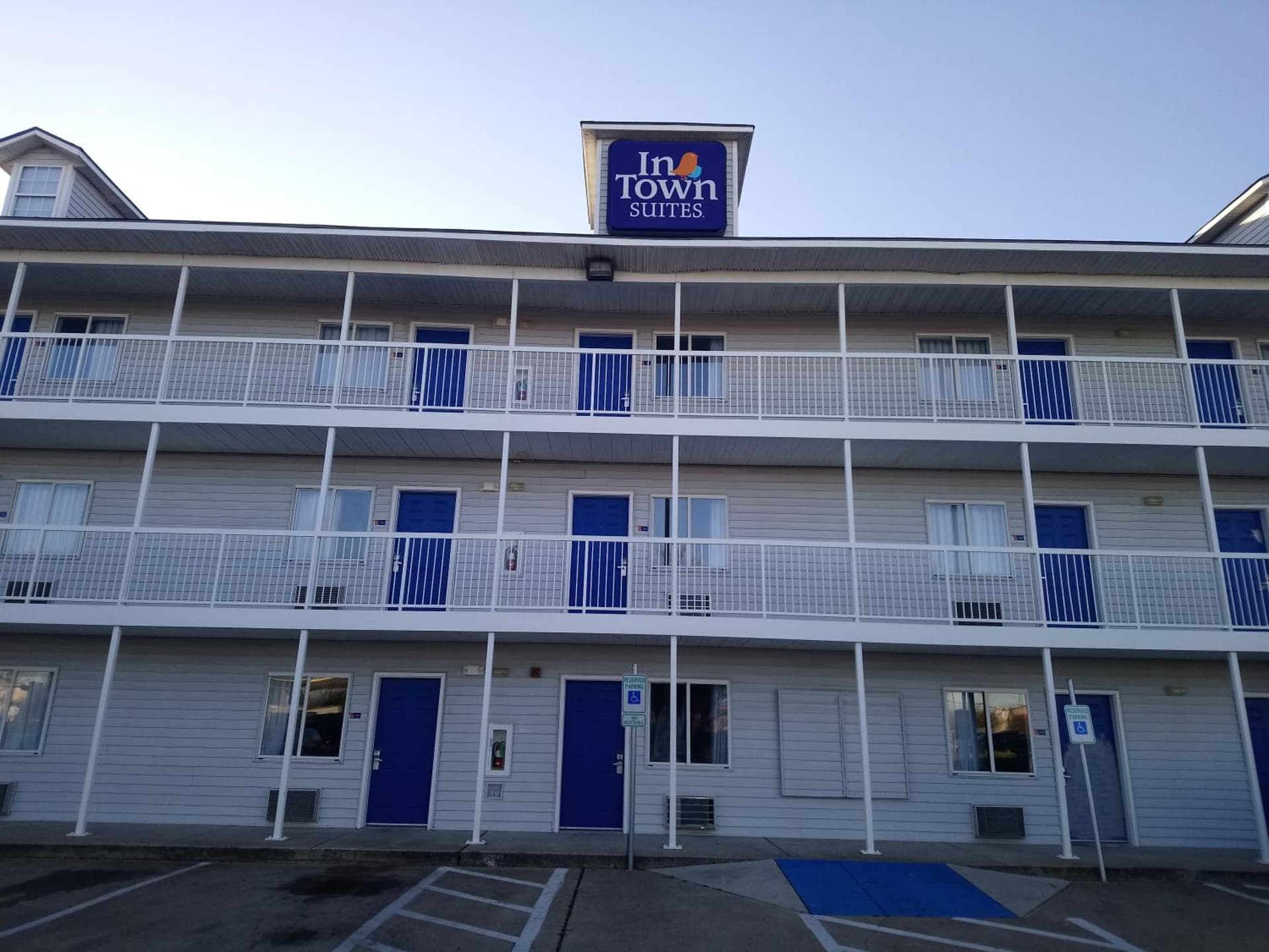 InTown Suites Extended Stay Dallas TX - Medical Center interior in Dallas, TX — gallery photo 2