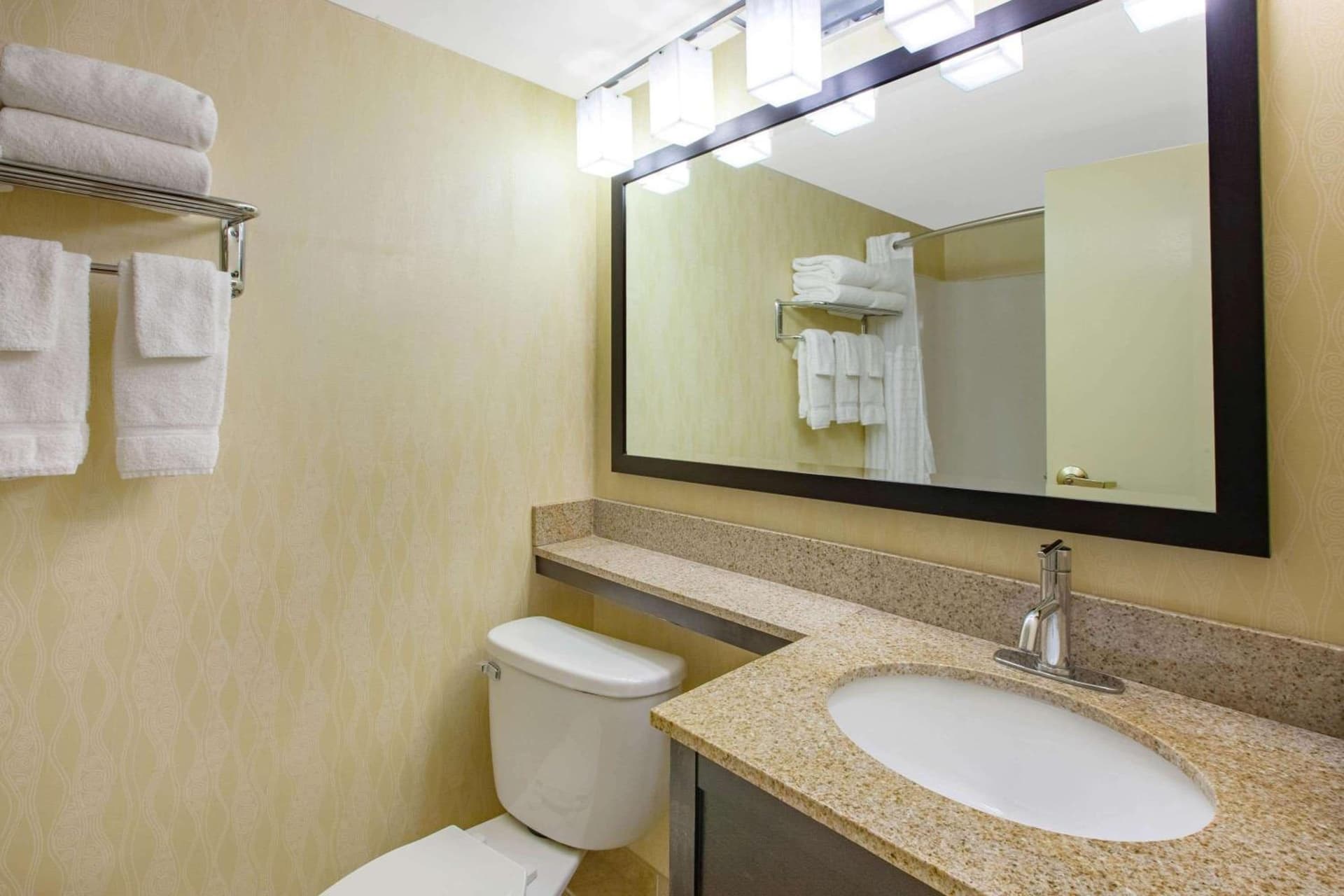 Baymont by Wyndham Harrisburg gallery photo in Harrisburg, PA — image 9