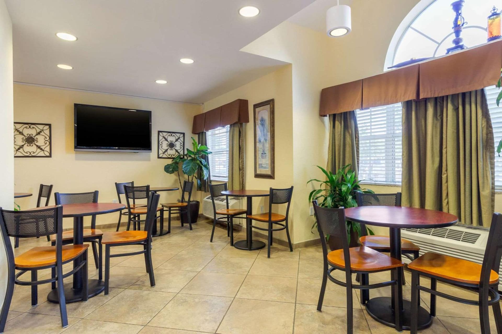 Quality Inn & Suites Lehigh Acres Fort Myers gallery photo in Lehigh Acres, FL — image 16